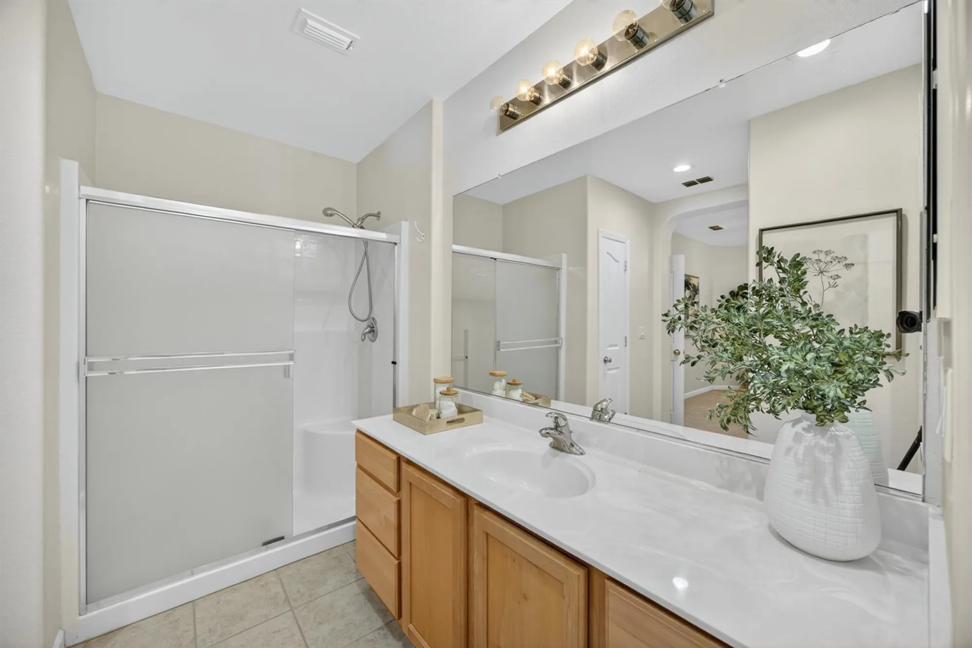 Property Slideshow image 24 of 46 | 2278 bay horse ln, Sacramento, CA, 95835