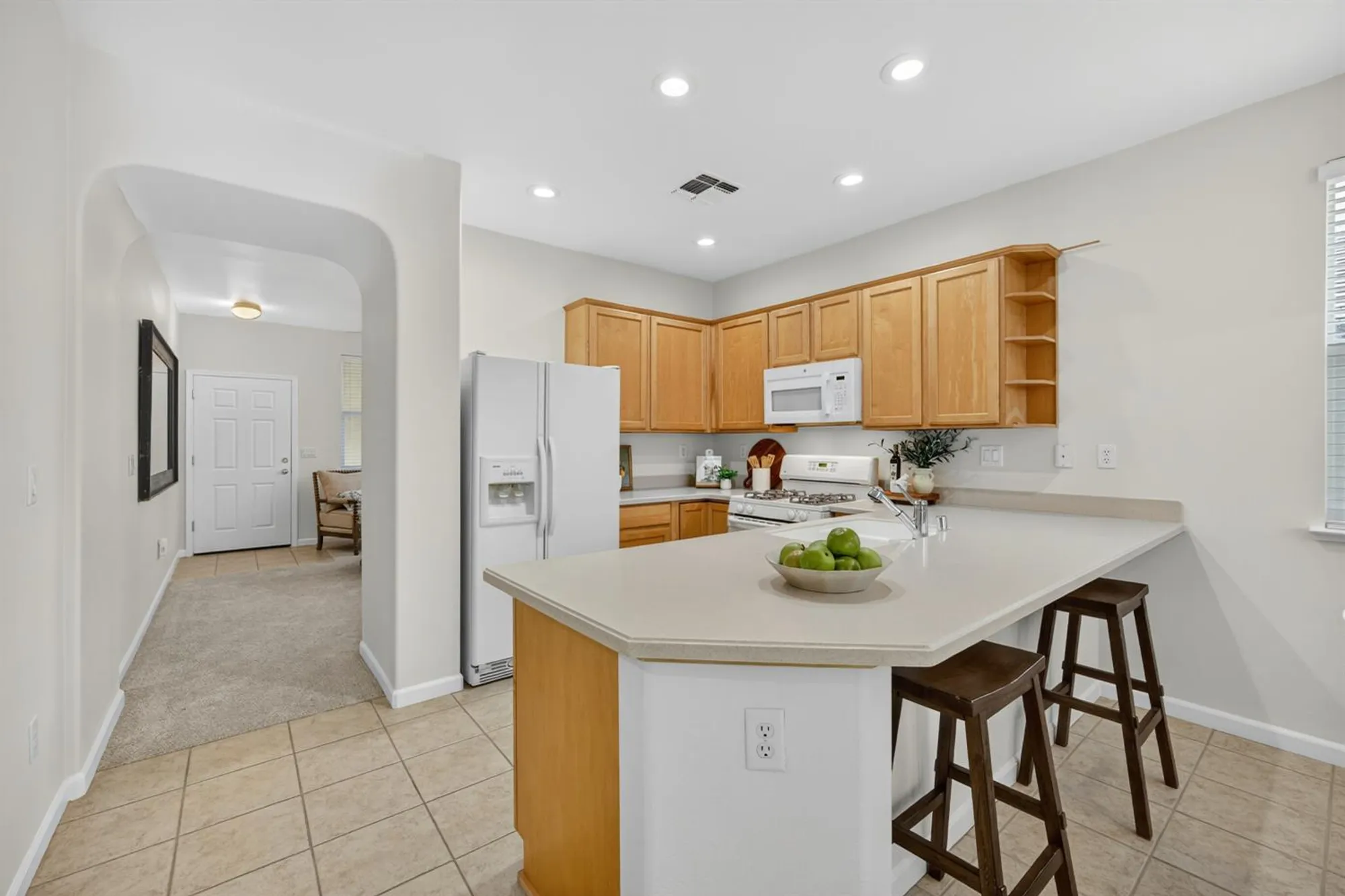 Property Slideshow image 12 of 46 | 2278 bay horse ln, Sacramento, CA, 95835