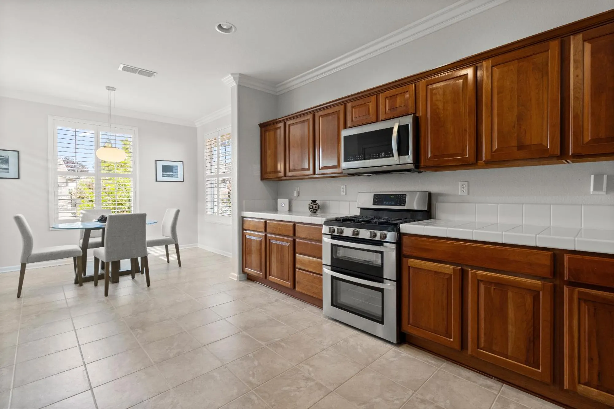 Property Slideshow image 13 of 37 | 2166 walden view ln, Lincoln, CA, 95648