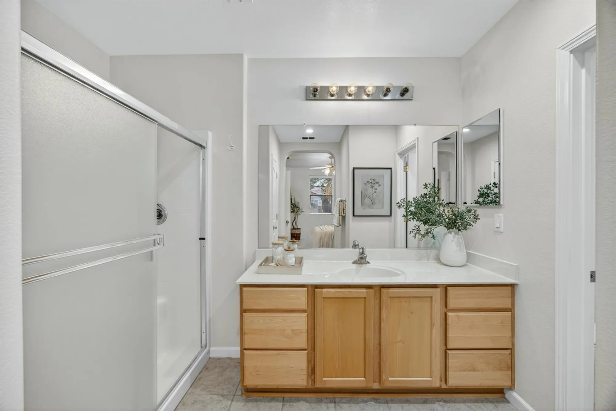 Property Slideshow image 23 of 46 | 2278 bay horse ln, Sacramento, CA, 95835