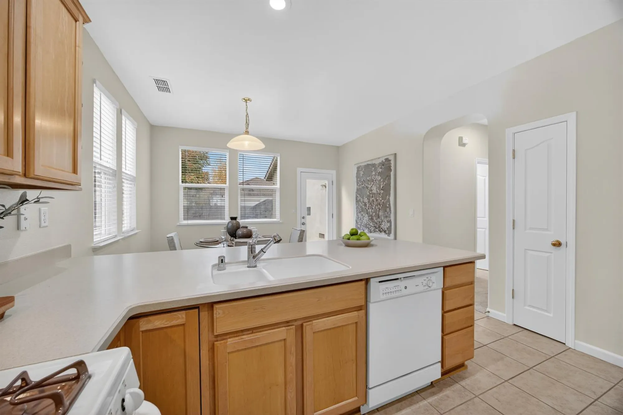 Property Slideshow image 13 of 46 | 2278 bay horse ln, Sacramento, CA, 95835