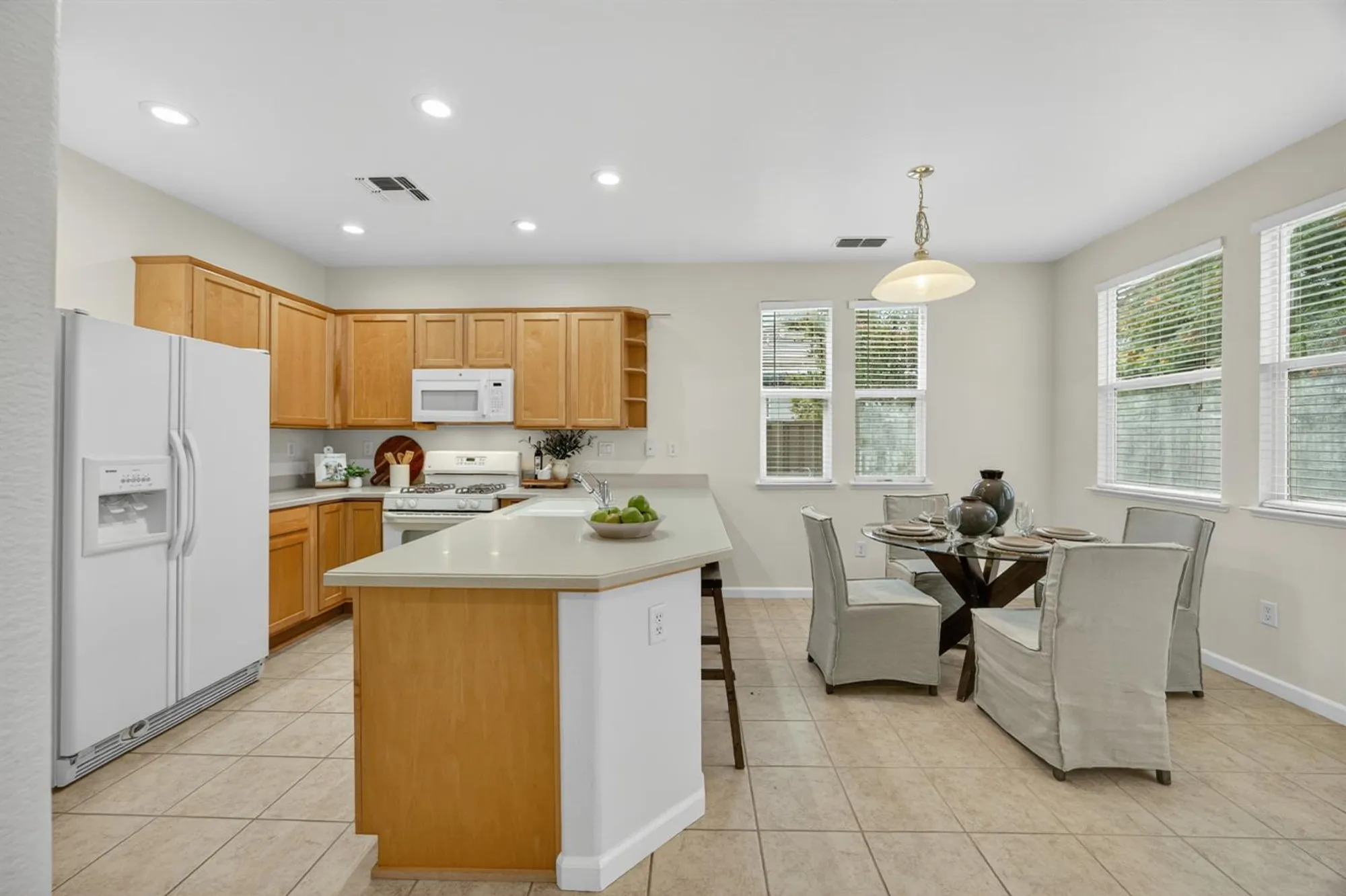 Property Slideshow image 11 of 46 | 2278 bay horse ln, Sacramento, CA, 95835