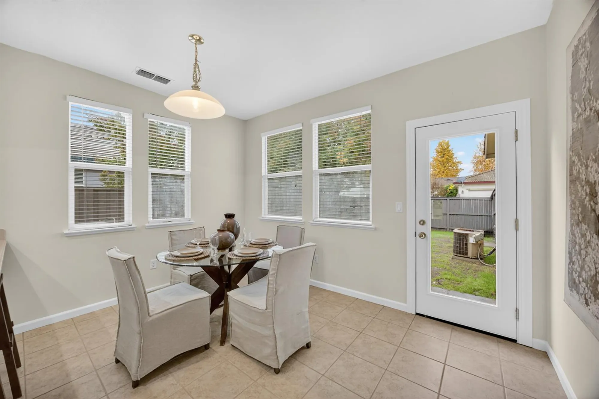 Property Slideshow image 15 of 46 | 2278 bay horse ln, Sacramento, CA, 95835