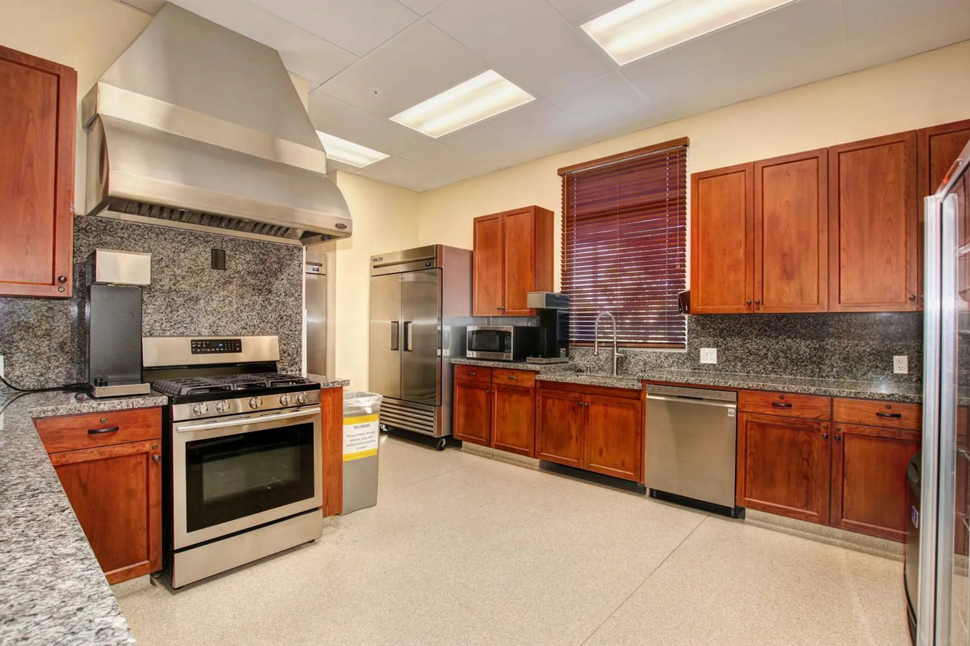 Property Slideshow image 56 of 60 | 7805 dearne way, Elk Grove, CA, 95757