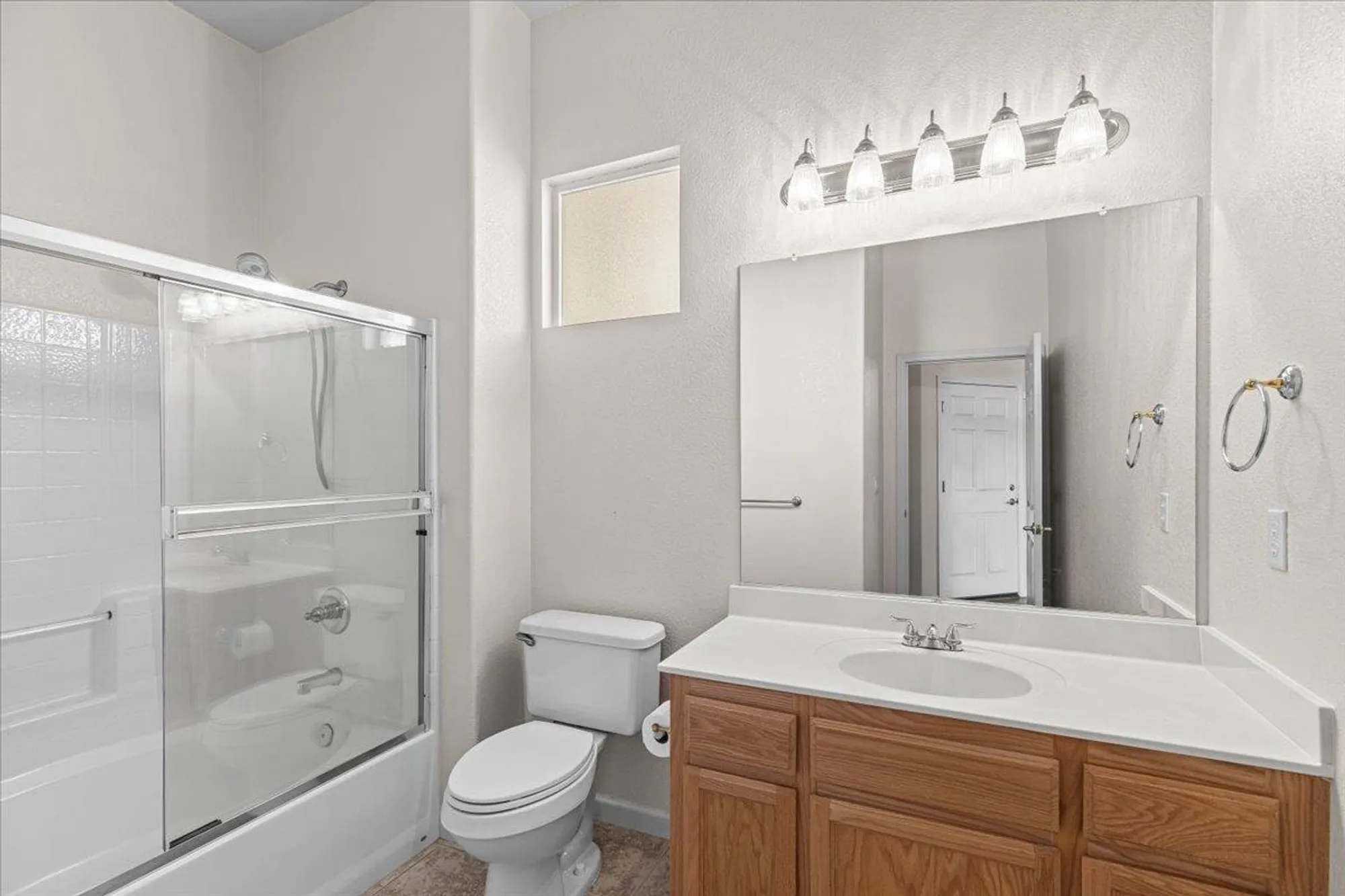 Property Slideshow image 32 of 65 | 1665 windy cove ln, Ripon, CA, 95366