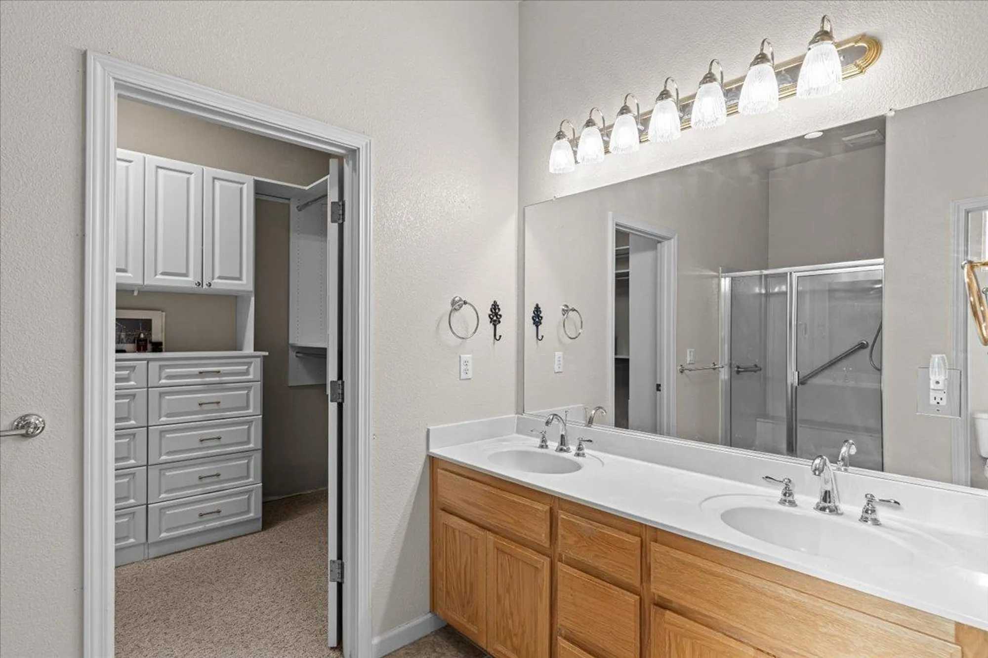 Property Slideshow image 14 of 65 | 1665 windy cove ln, Ripon, CA, 95366