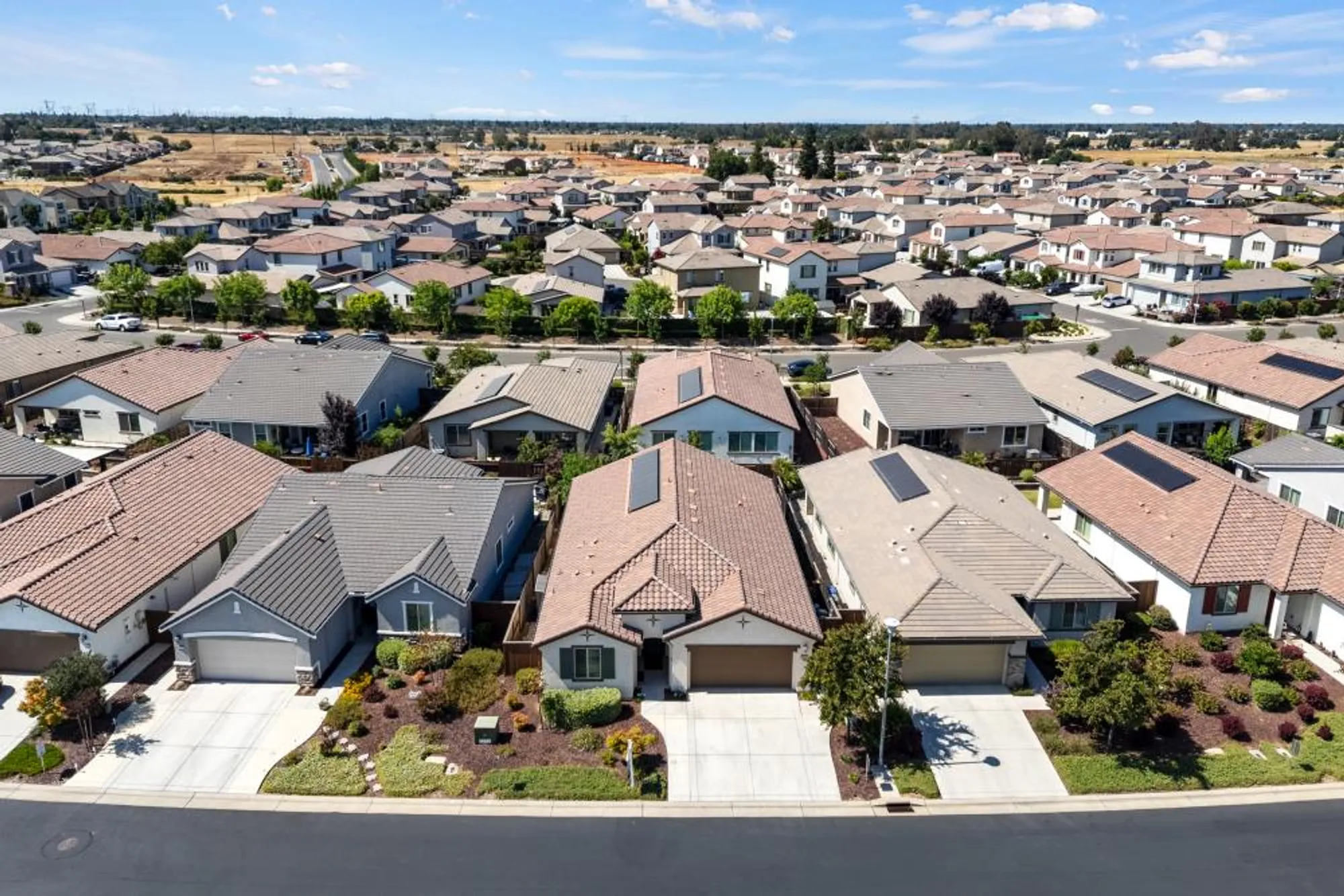 Property Slideshow image 52 of 66 | 9236 summer holly way, Sacramento, CA, 95829