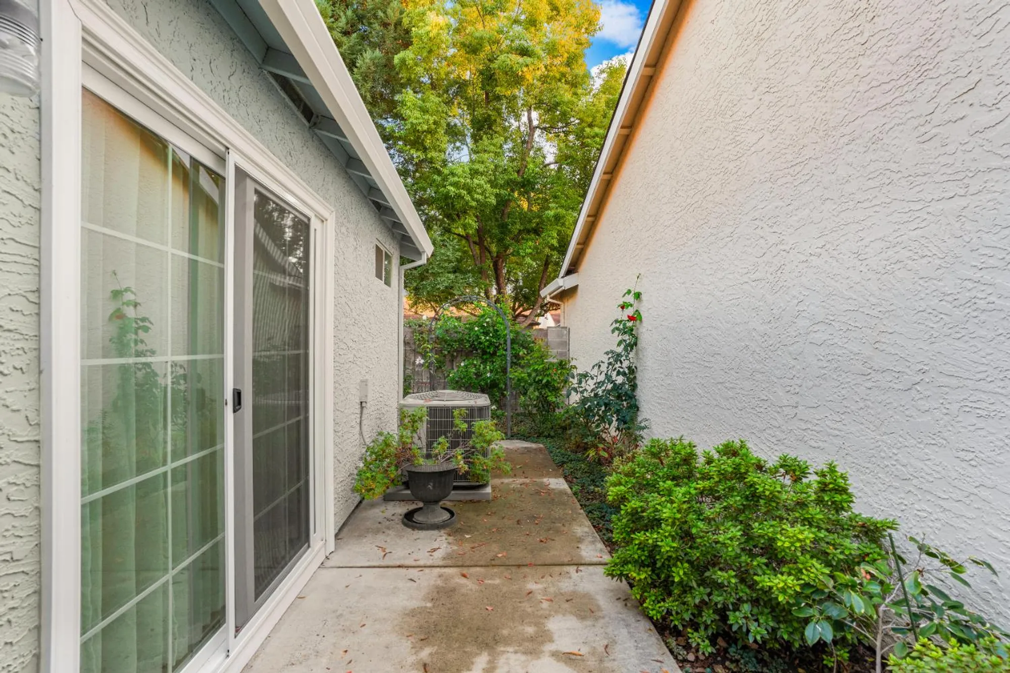 Property Slideshow image 45 of 55 | 7598 sunmore ln, Sacramento, CA, 95828