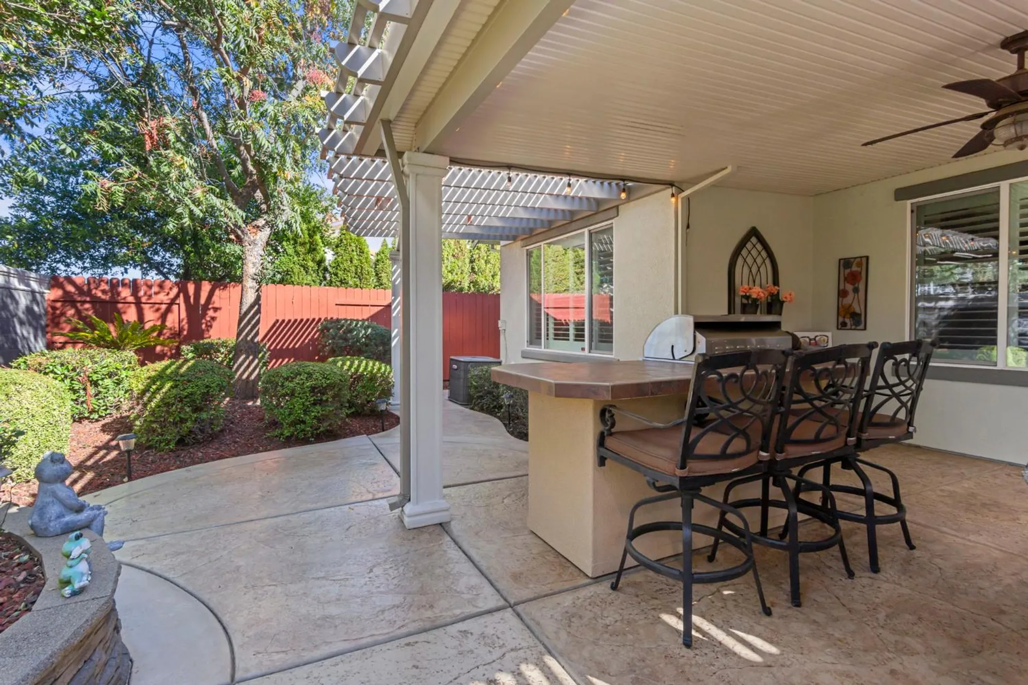 Property Slideshow image 42 of 48 | 2016 land end loop, Roseville, CA, 95747