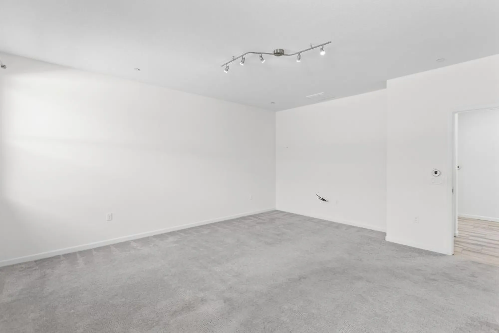 Property Slideshow image 20 of 66 | 9236 summer holly way, Sacramento, CA, 95829