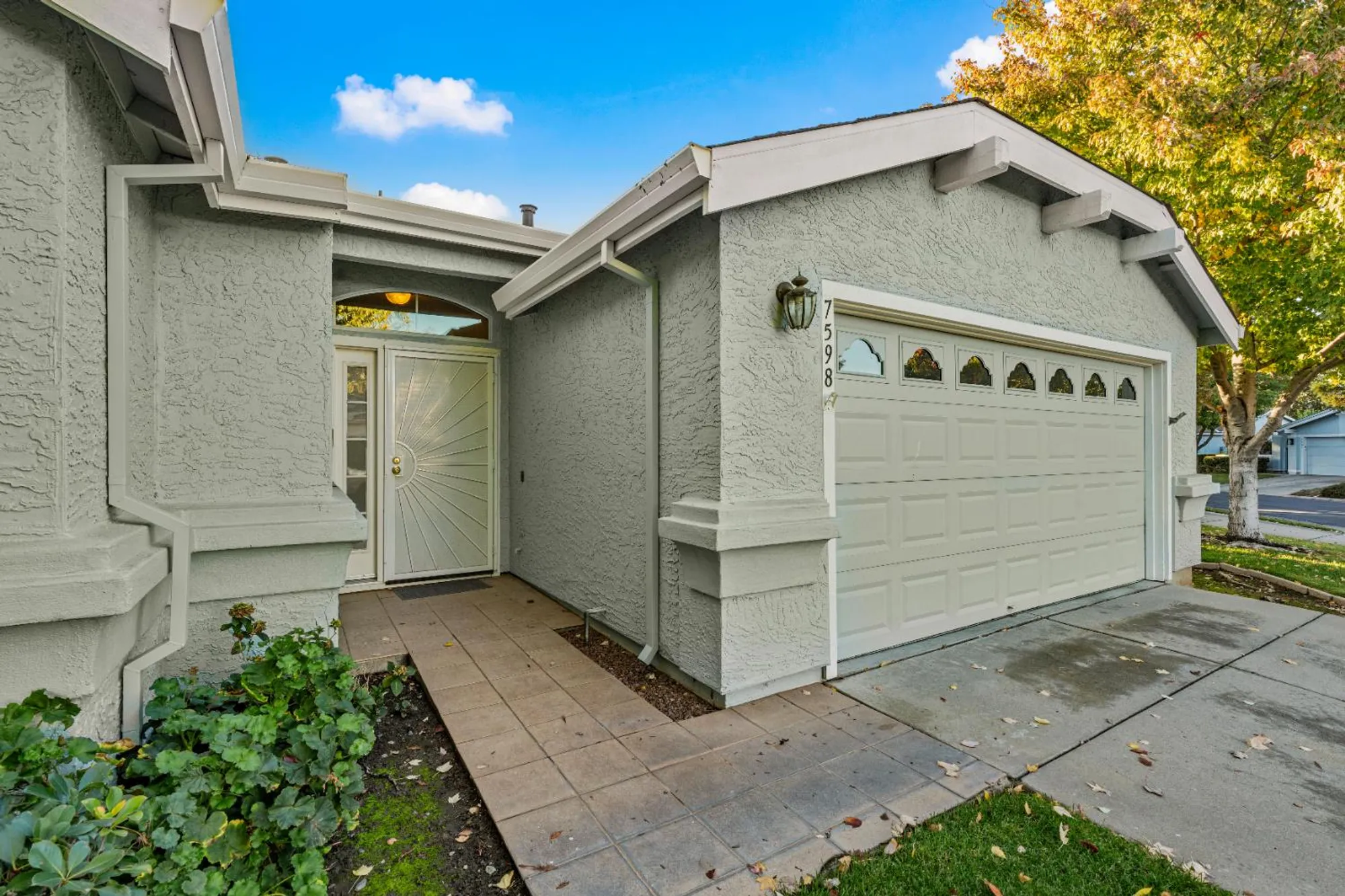 Property Slideshow image 6 of 55 | 7598 sunmore ln, Sacramento, CA, 95828