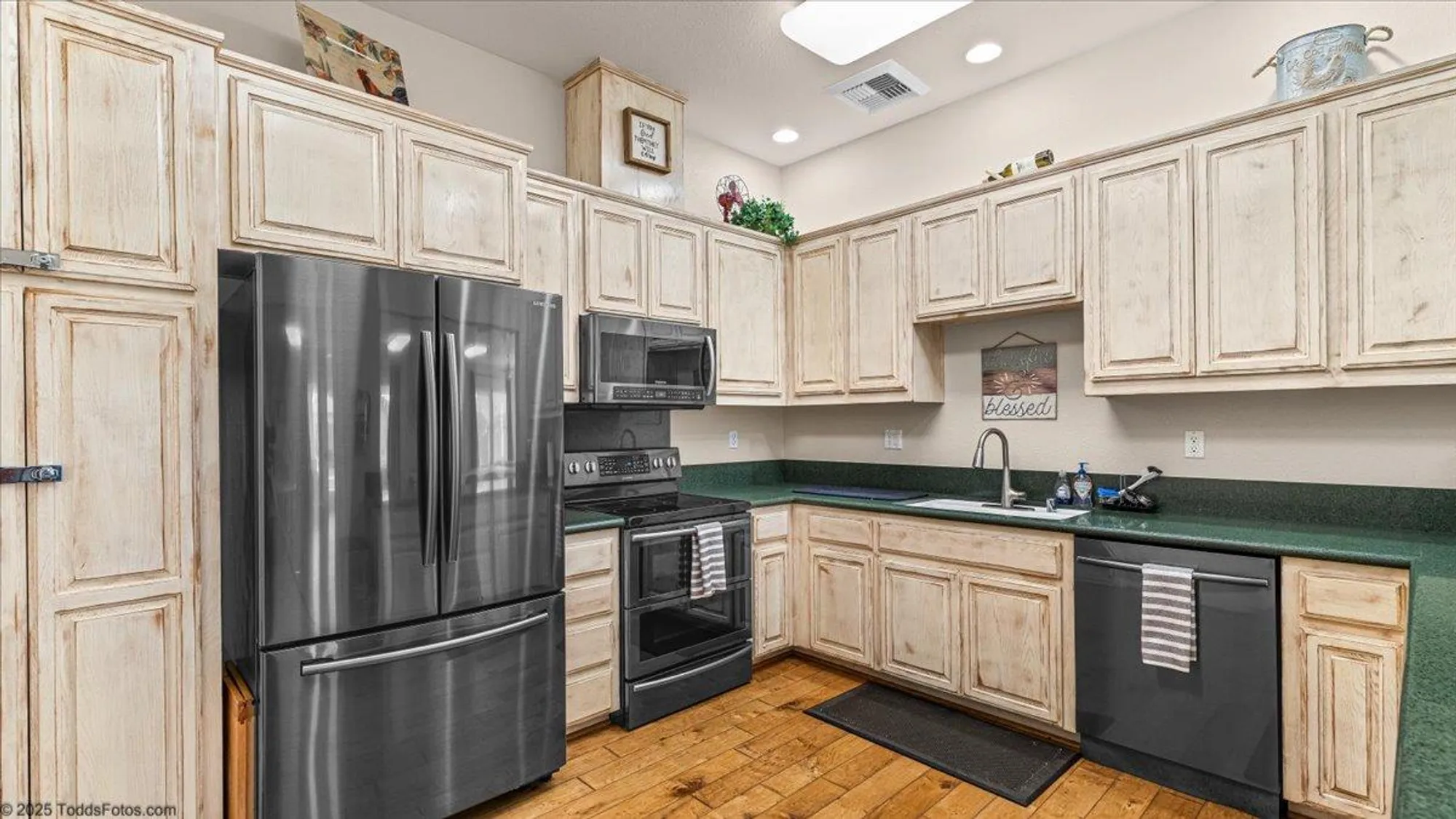 Property Slideshow image 53 of 65 | 1665 windy cove ln, Ripon, CA, 95366