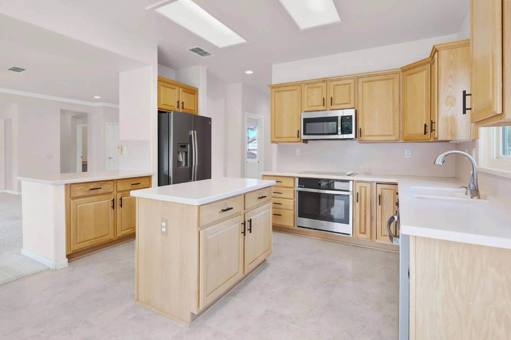 Property Slideshow image 3 of 30 | 1175 greenleaf ct, Lincoln, CA, 95648