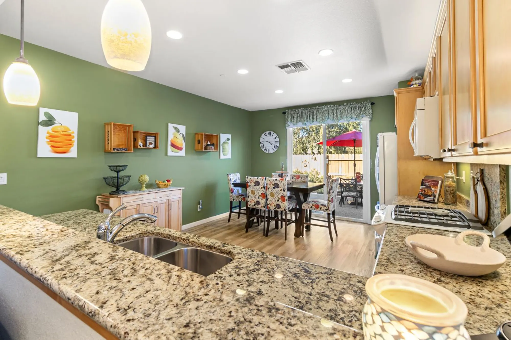 Property Slideshow image 13 of 60 | 7805 dearne way, Elk Grove, CA, 95757
