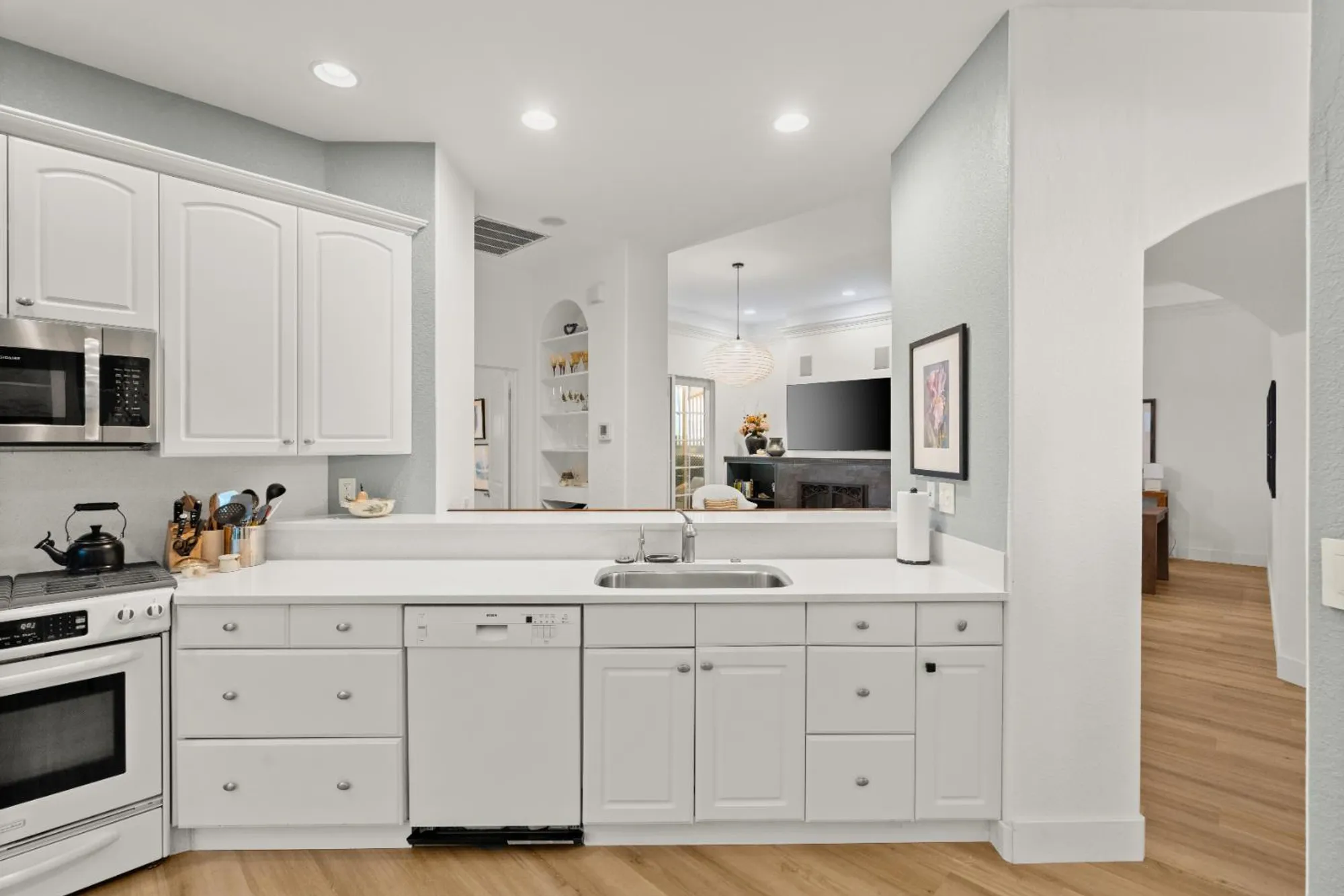 Property Slideshow image 31 of 55 | 7598 sunmore ln, Sacramento, CA, 95828