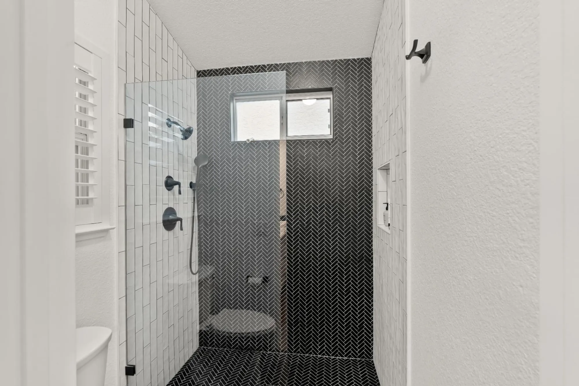 Property Slideshow image 39 of 55 | 7598 sunmore ln, Sacramento, CA, 95828