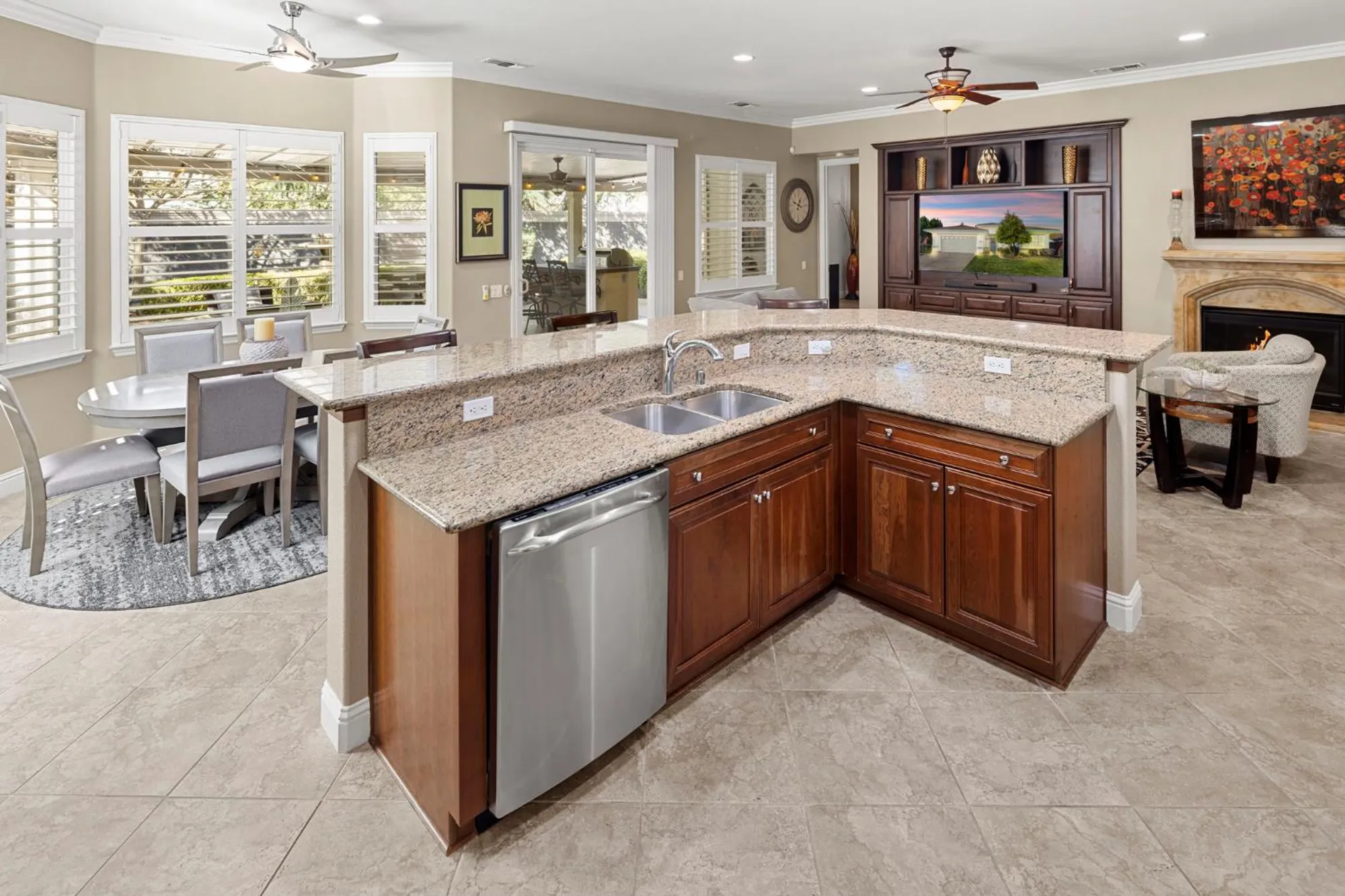 Property Slideshow image 20 of 48 | 2016 land end loop, Roseville, CA, 95747