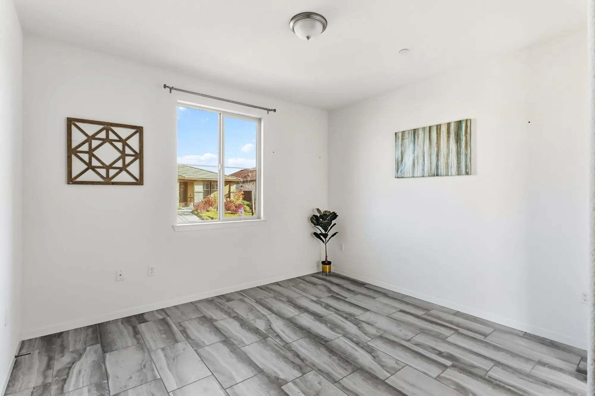 Property Slideshow image 35 of 66 | 9236 summer holly way, Sacramento, CA, 95829