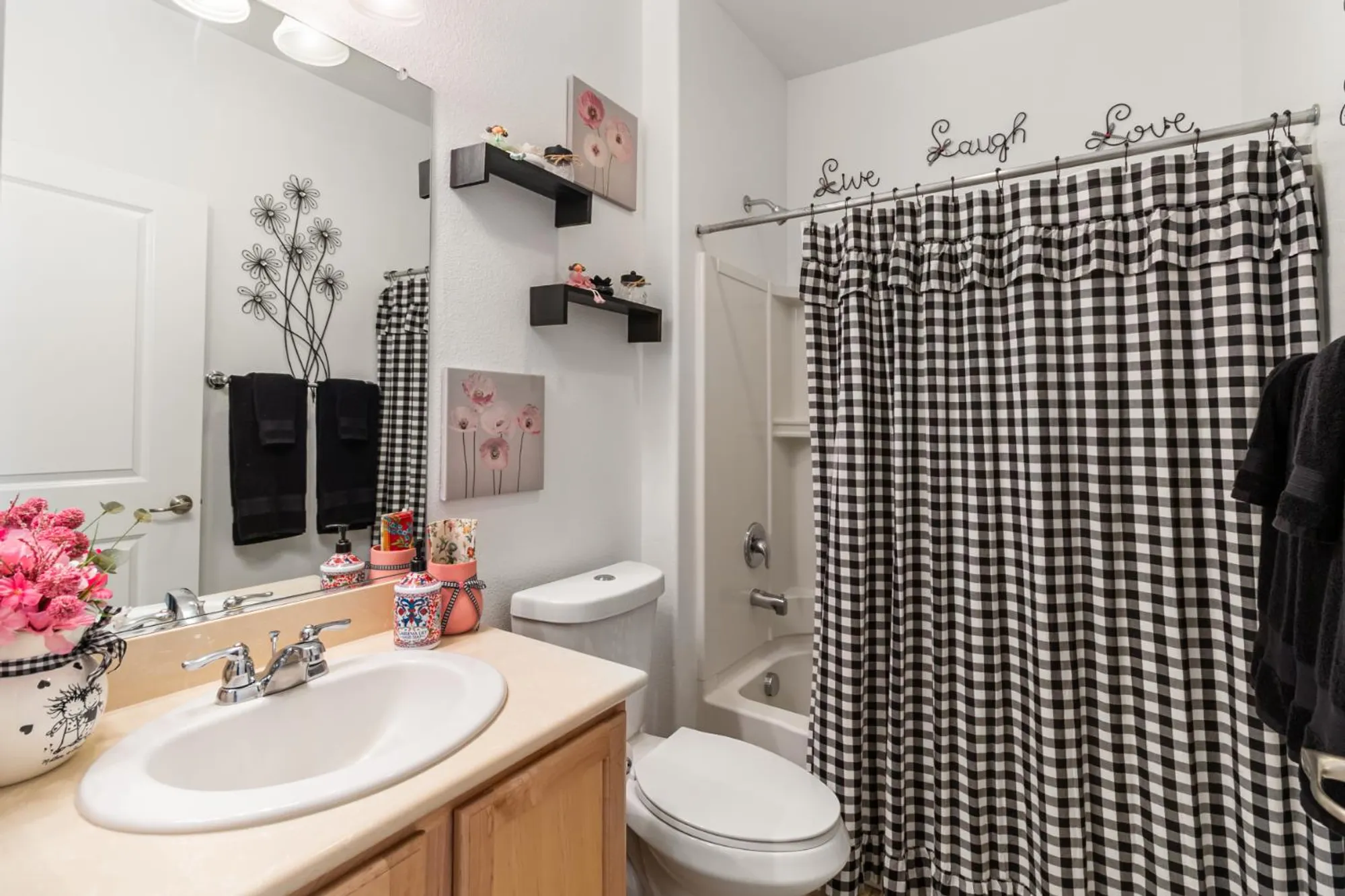 Property Slideshow image 28 of 60 | 7805 dearne way, Elk Grove, CA, 95757