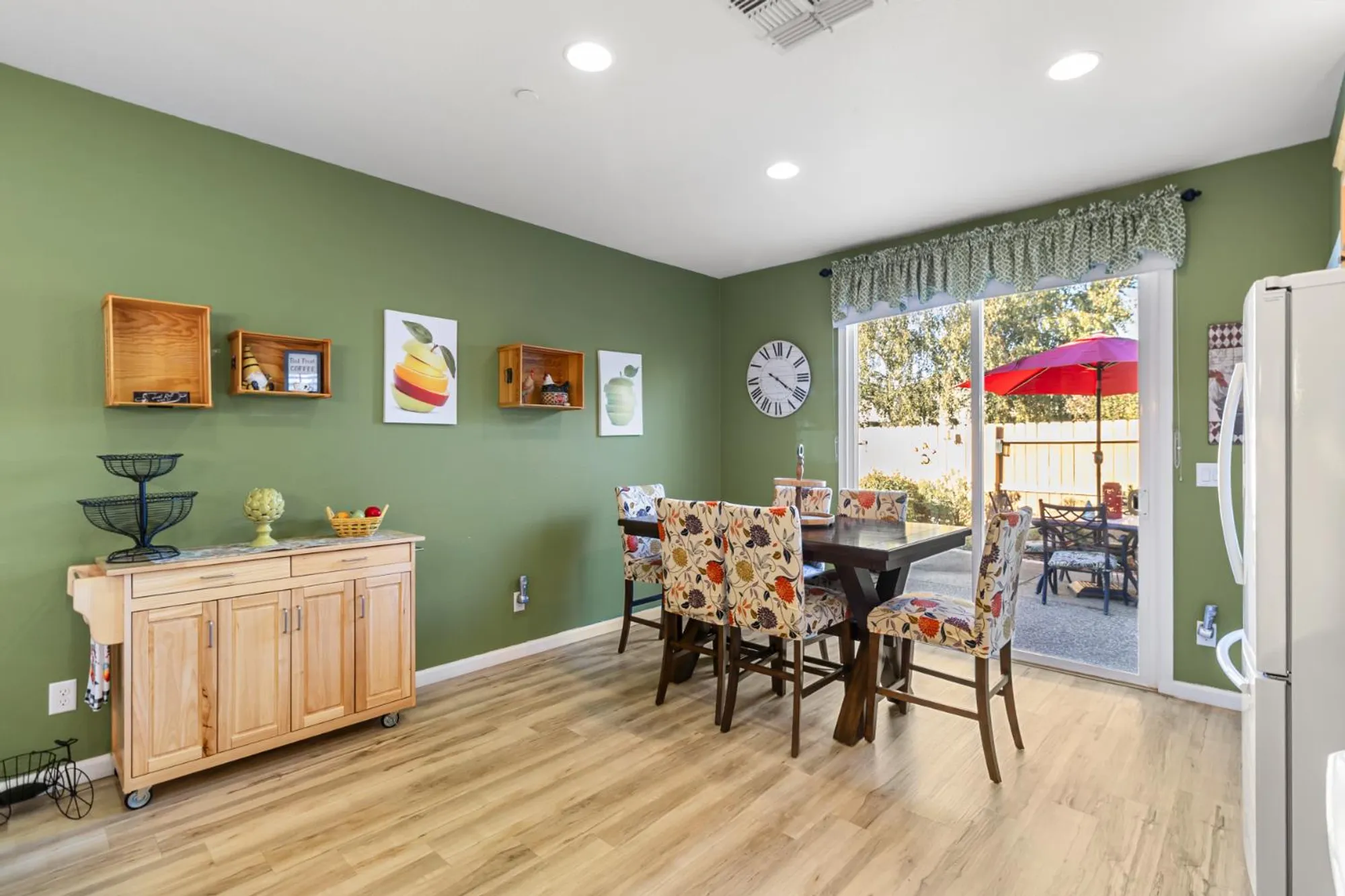 Property Slideshow image 15 of 60 | 7805 dearne way, Elk Grove, CA, 95757