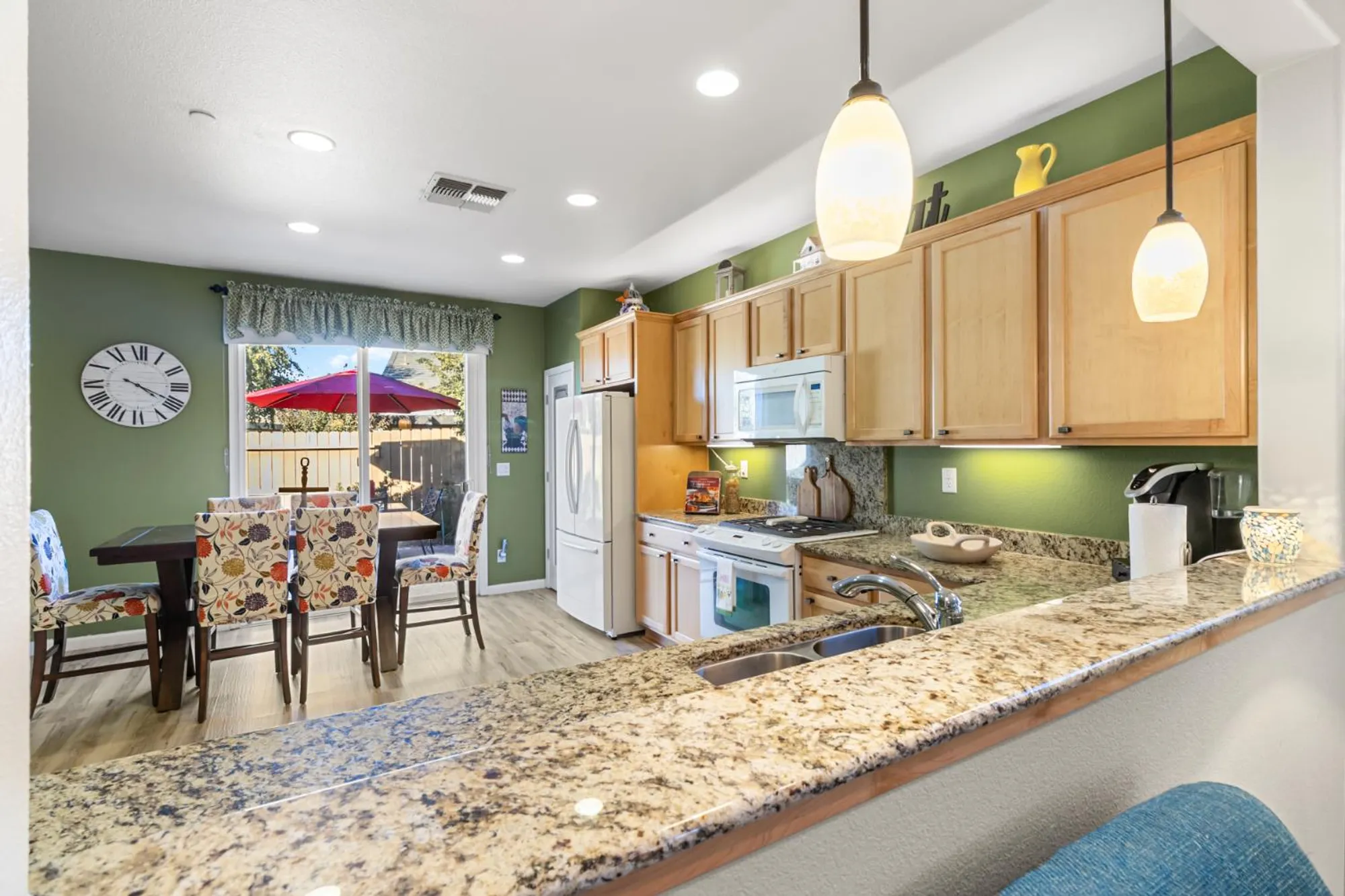 Property Slideshow image 12 of 60 | 7805 dearne way, Elk Grove, CA, 95757