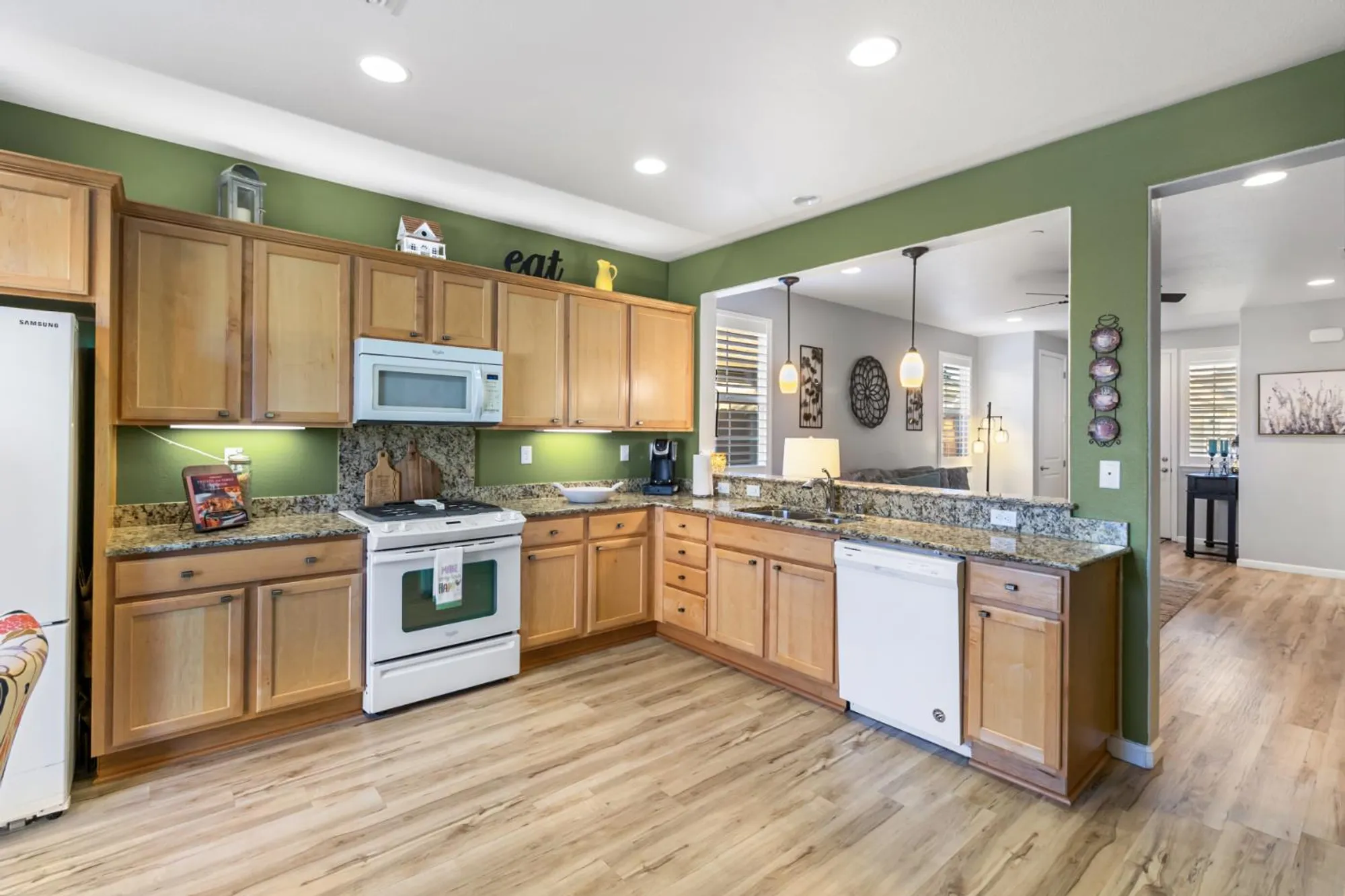 Property Slideshow image 3 of 60 | 7805 dearne way, Elk Grove, CA, 95757