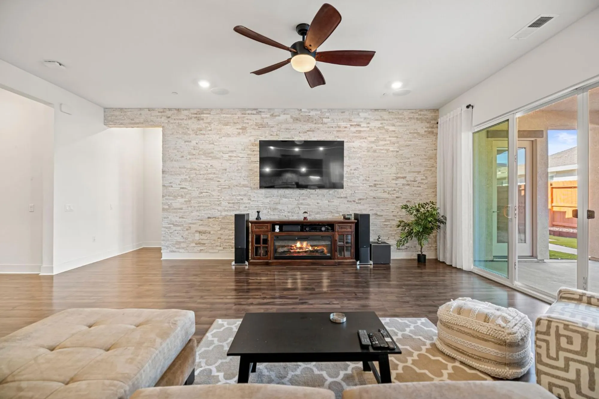 Property Slideshow image 8 of 16 | 6281 element ln, Roseville, CA, 95747