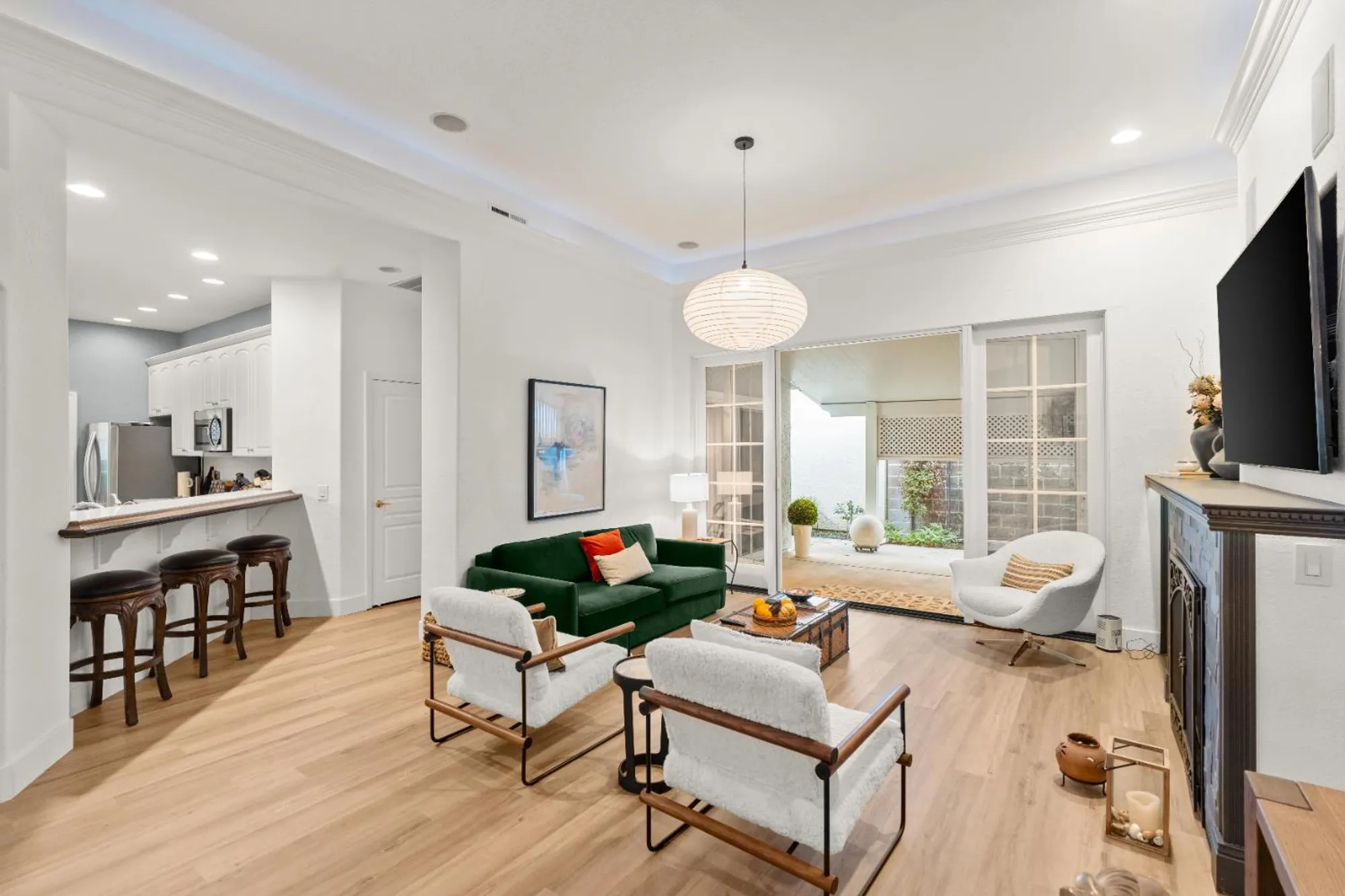 Property Slideshow image 22 of 55 | 7598 sunmore ln, Sacramento, CA, 95828