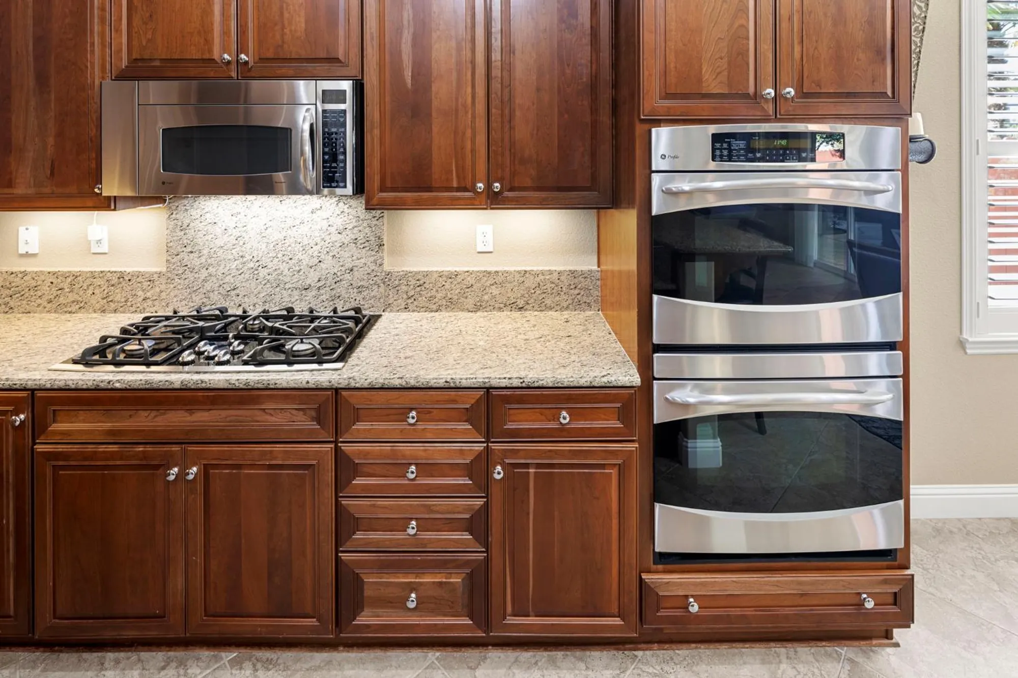 Property Slideshow image 19 of 48 | 2016 land end loop, Roseville, CA, 95747