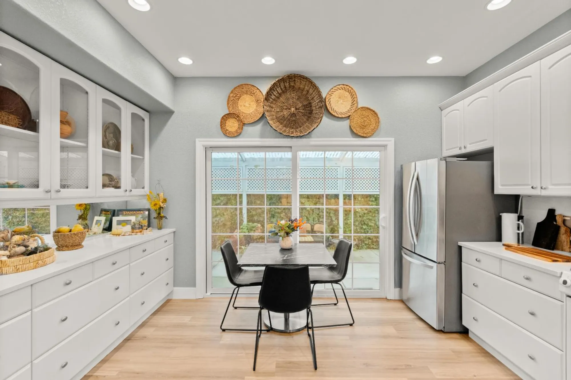 Property Slideshow image 29 of 55 | 7598 sunmore ln, Sacramento, CA, 95828