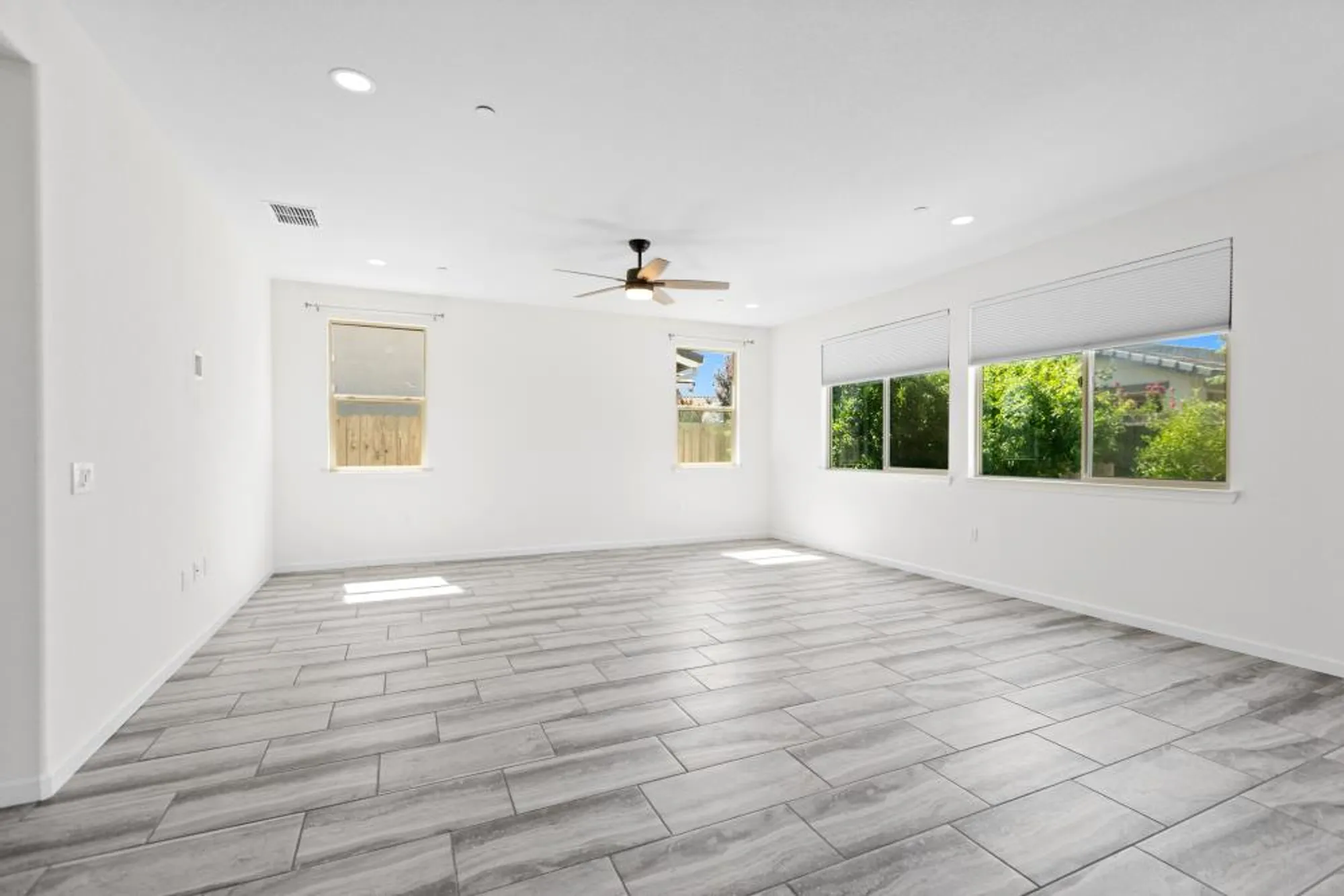 Property Slideshow image 11 of 66 | 9236 summer holly way, Sacramento, CA, 95829