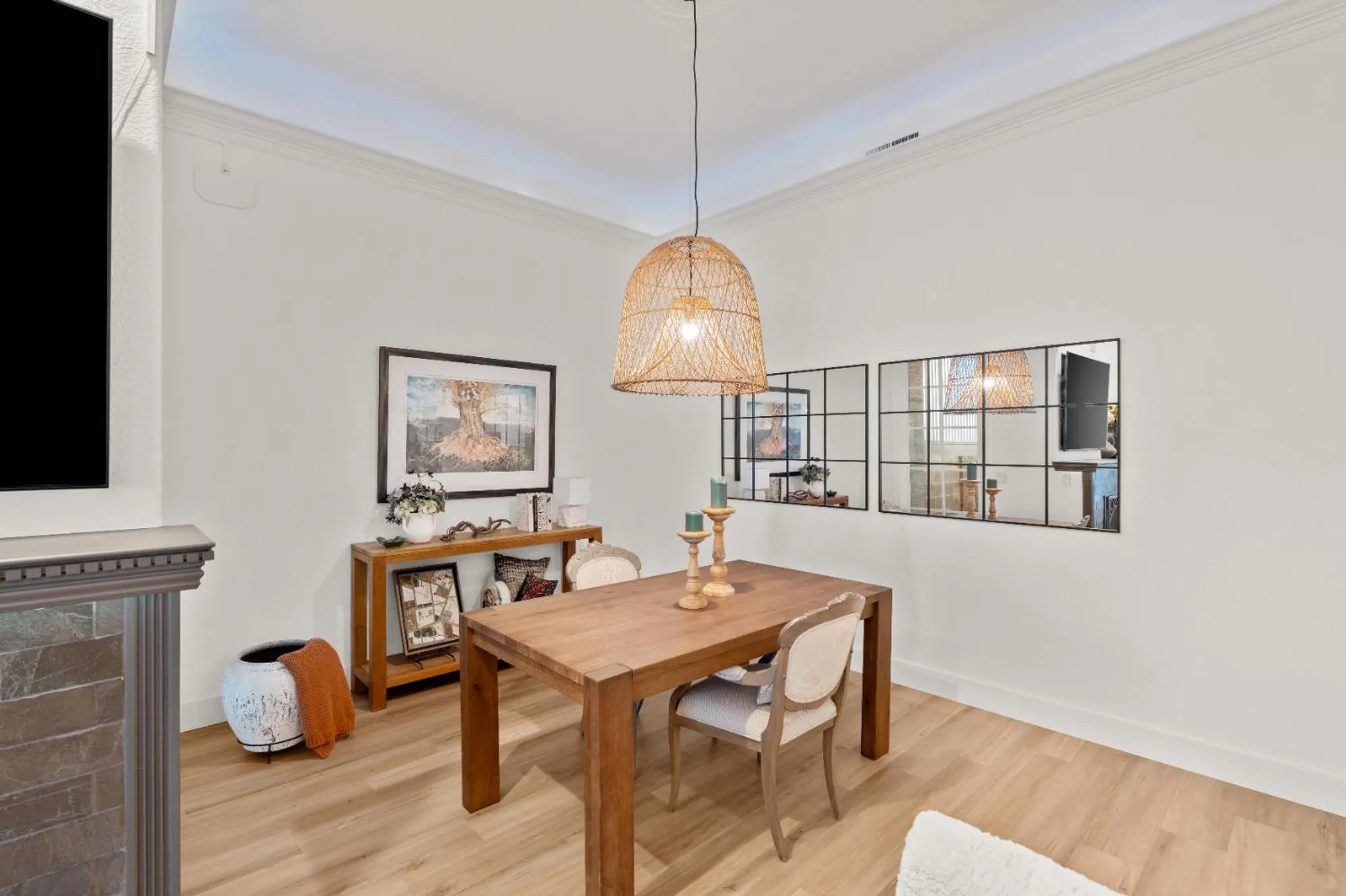 Property Slideshow image 24 of 55 | 7598 sunmore ln, Sacramento, CA, 95828