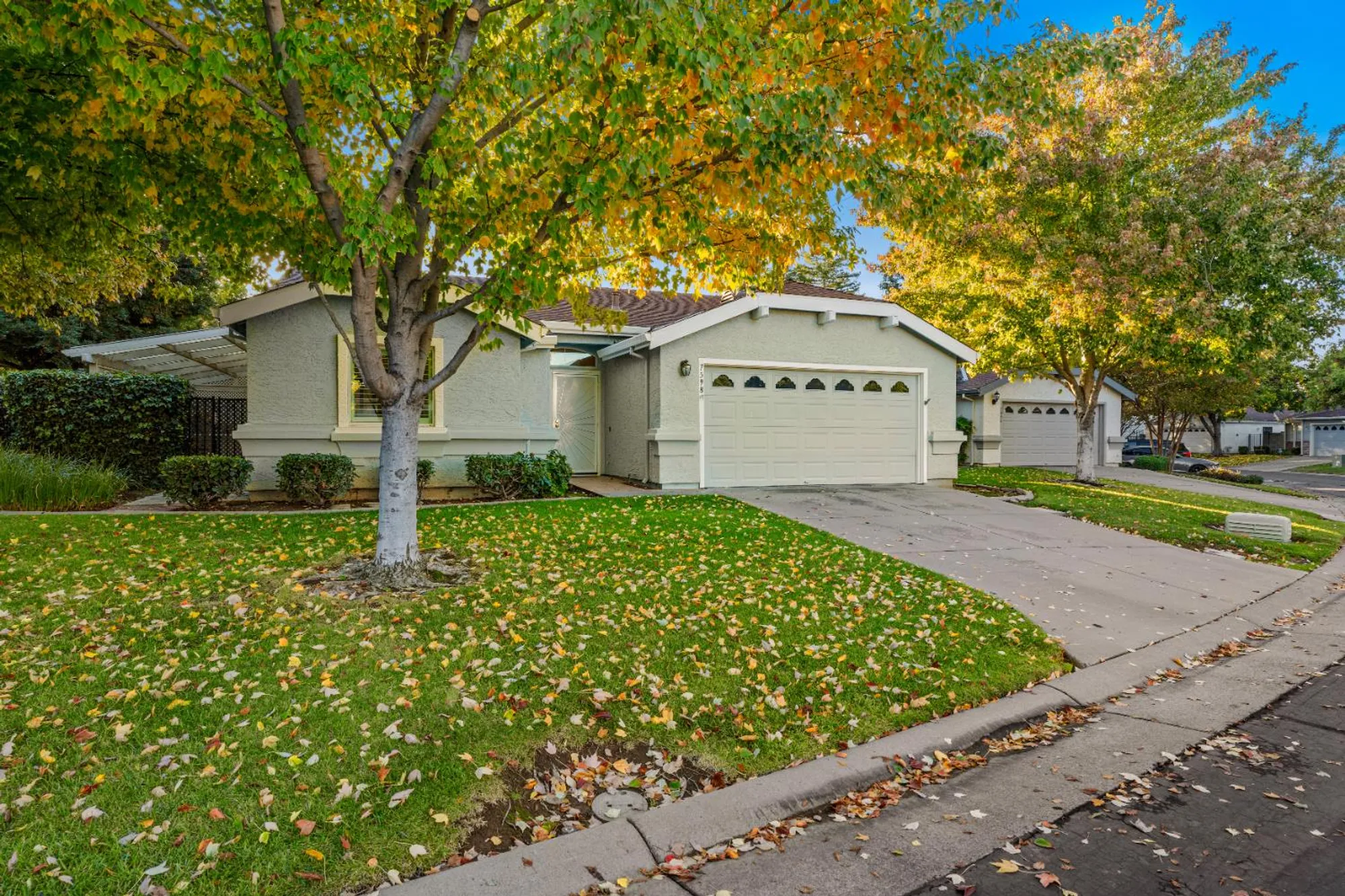 Property Slideshow image 4 of 55 | 7598 sunmore ln, Sacramento, CA, 95828