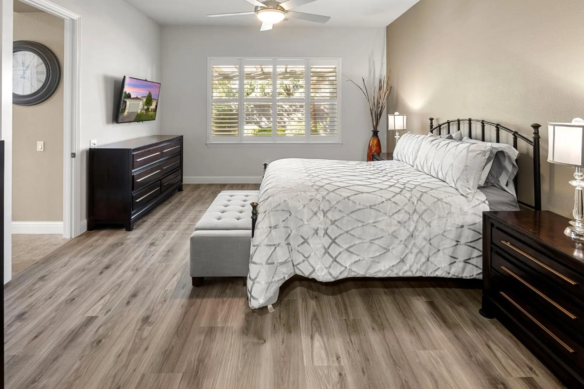 Property Slideshow image 25 of 48 | 2016 land end loop, Roseville, CA, 95747