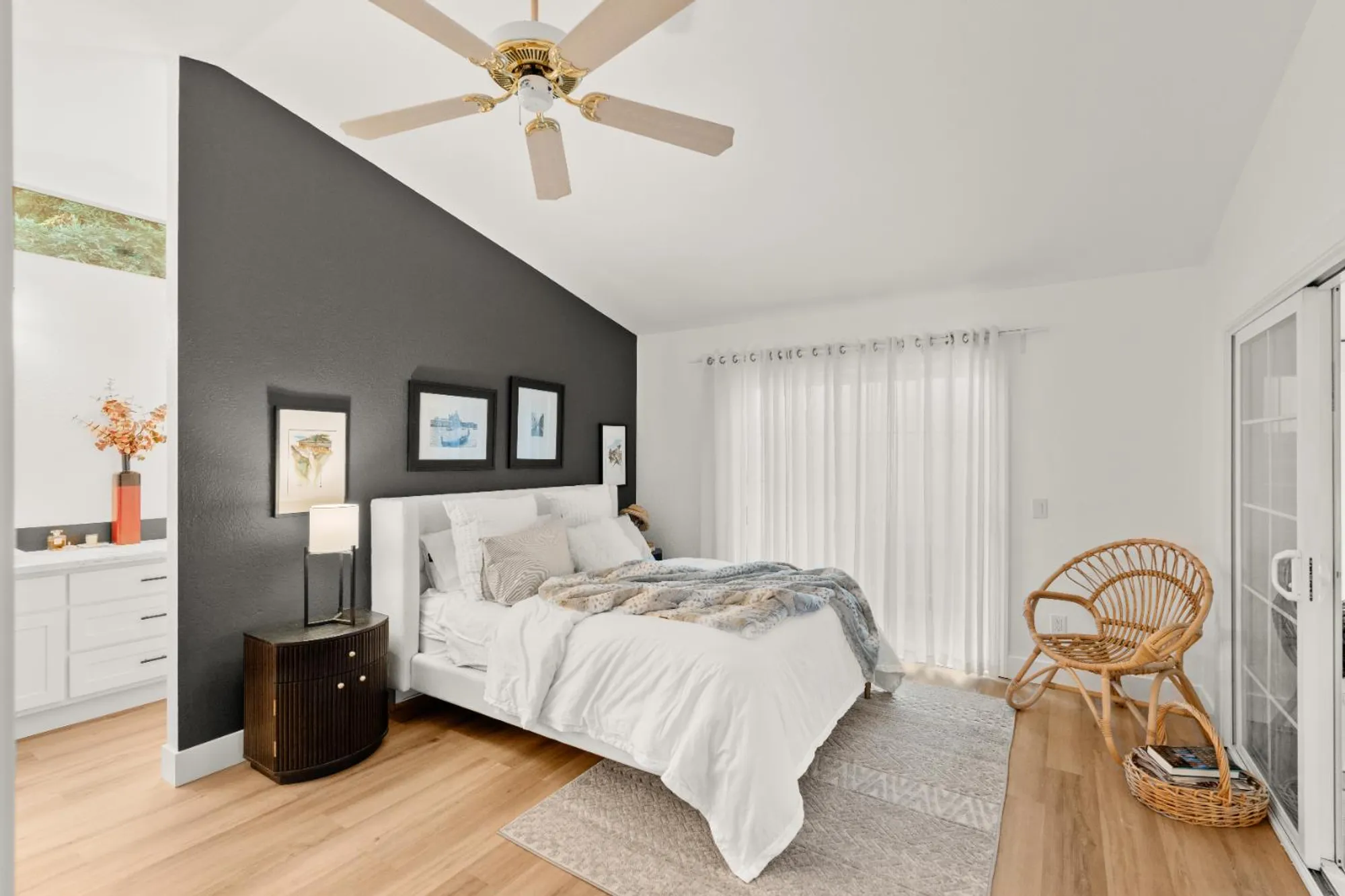 Property Slideshow image 33 of 55 | 7598 sunmore ln, Sacramento, CA, 95828