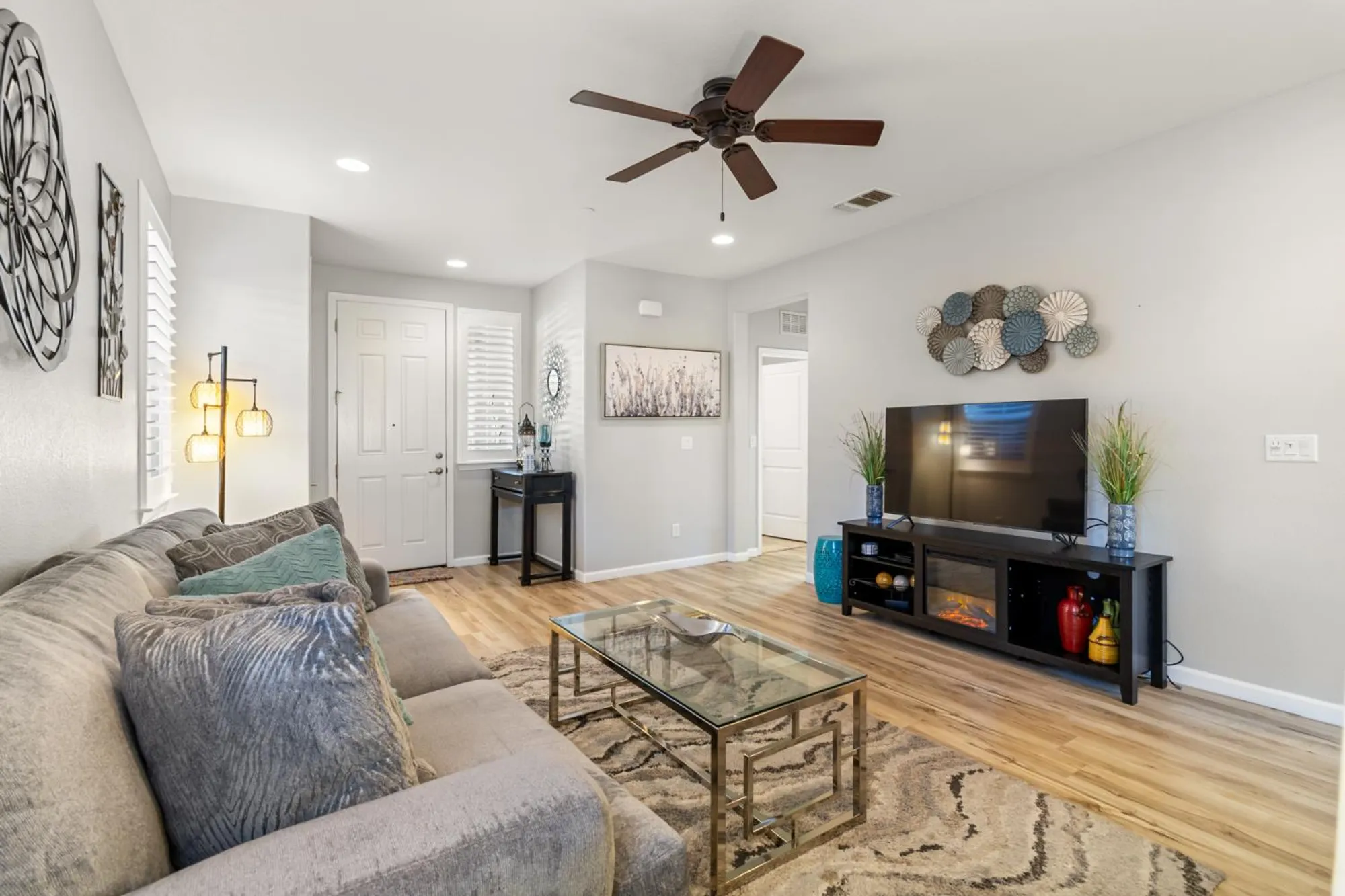 Property Slideshow image 9 of 60 | 7805 dearne way, Elk Grove, CA, 95757