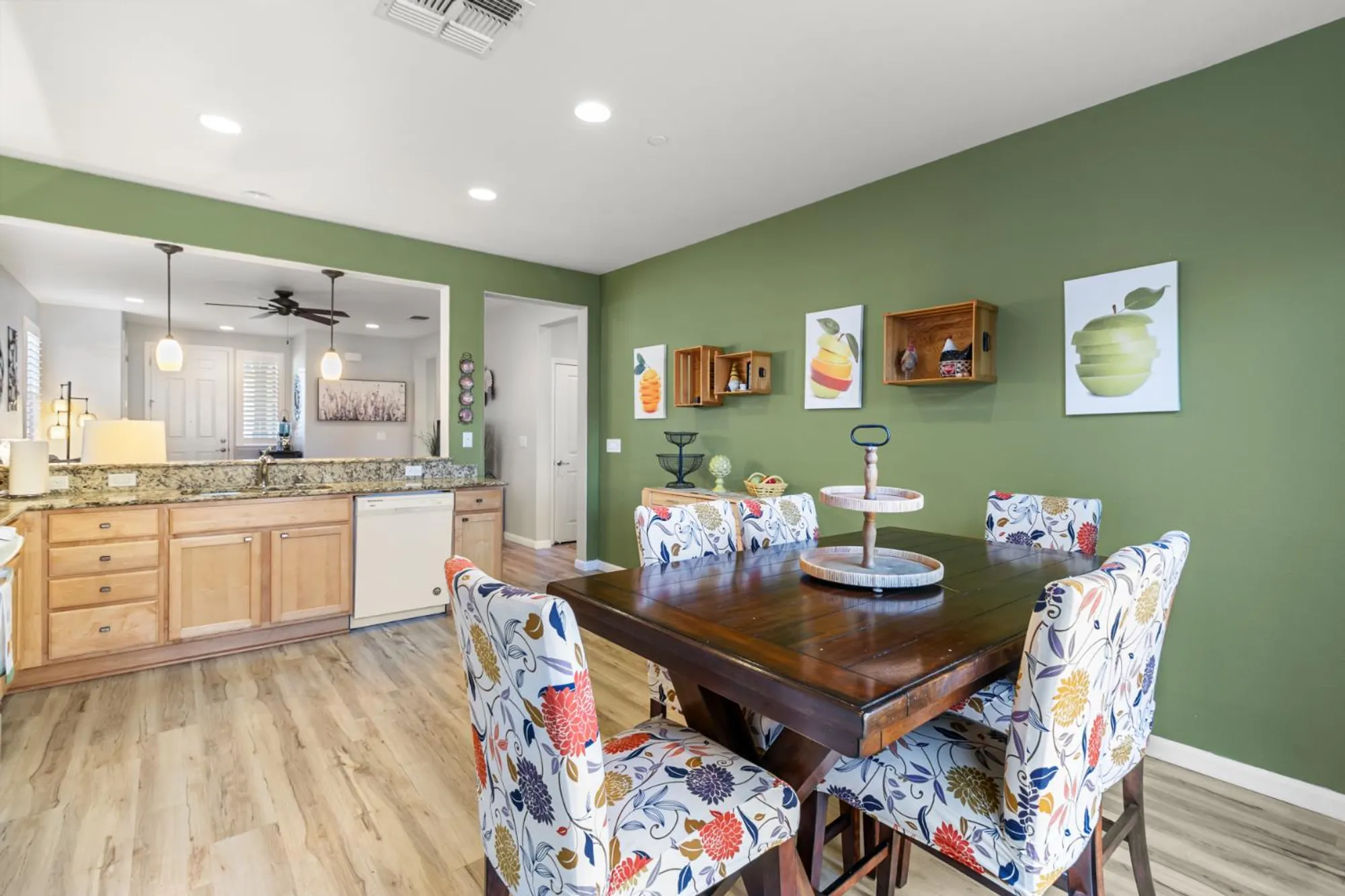 Property Slideshow image 16 of 60 | 7805 dearne way, Elk Grove, CA, 95757