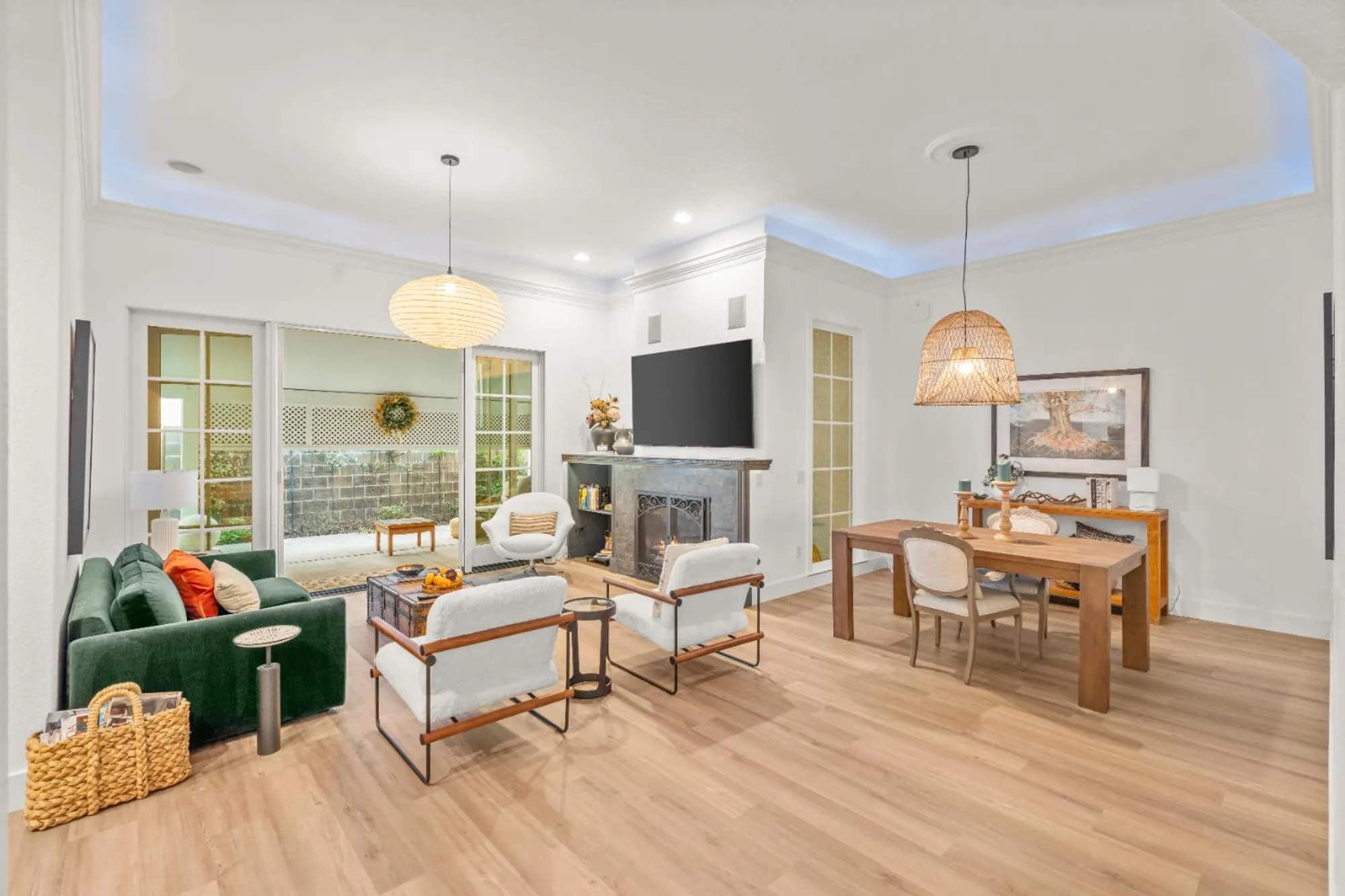 Property Slideshow image 17 of 55 | 7598 sunmore ln, Sacramento, CA, 95828