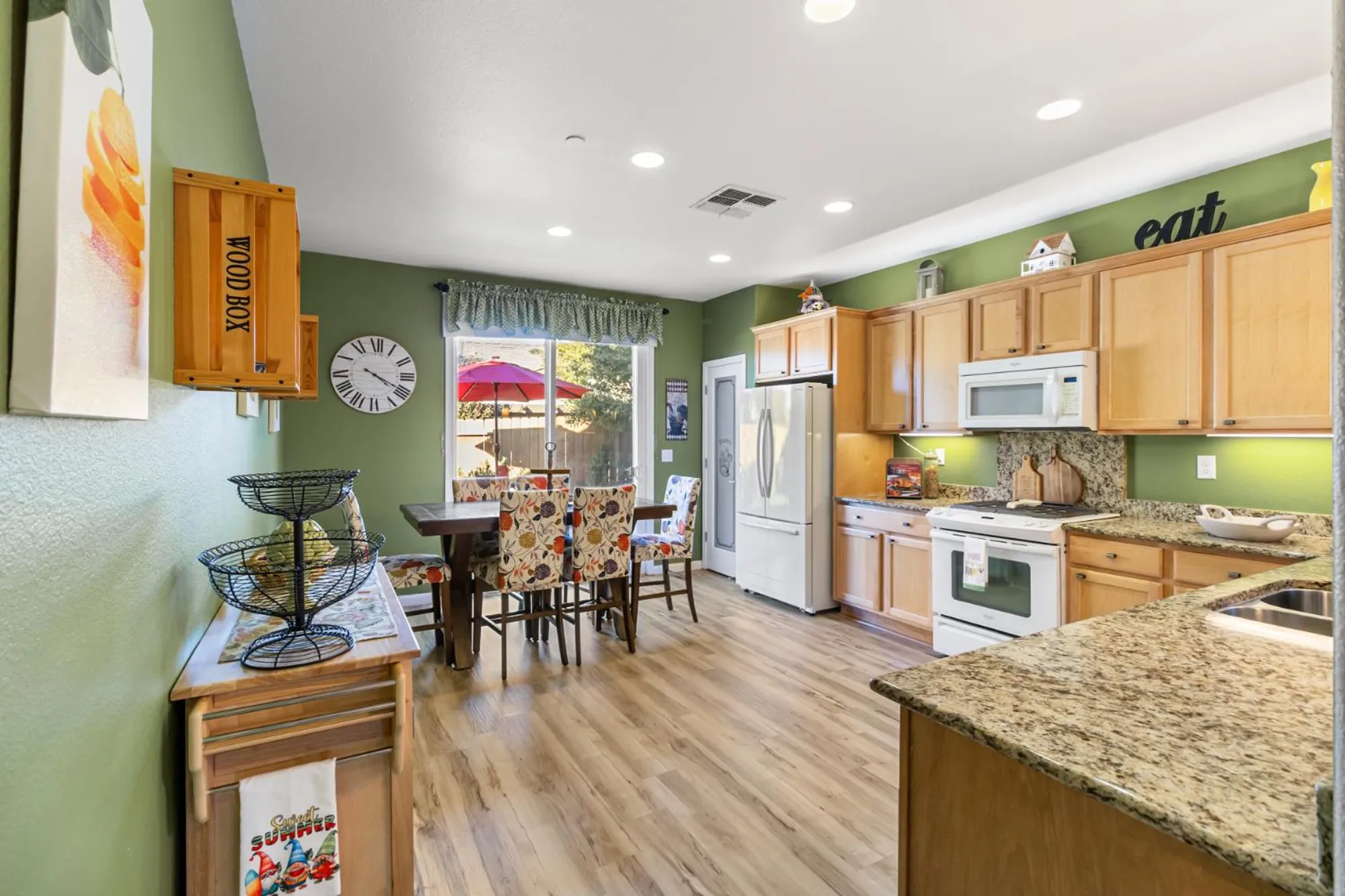 Property Slideshow image 14 of 60 | 7805 dearne way, Elk Grove, CA, 95757