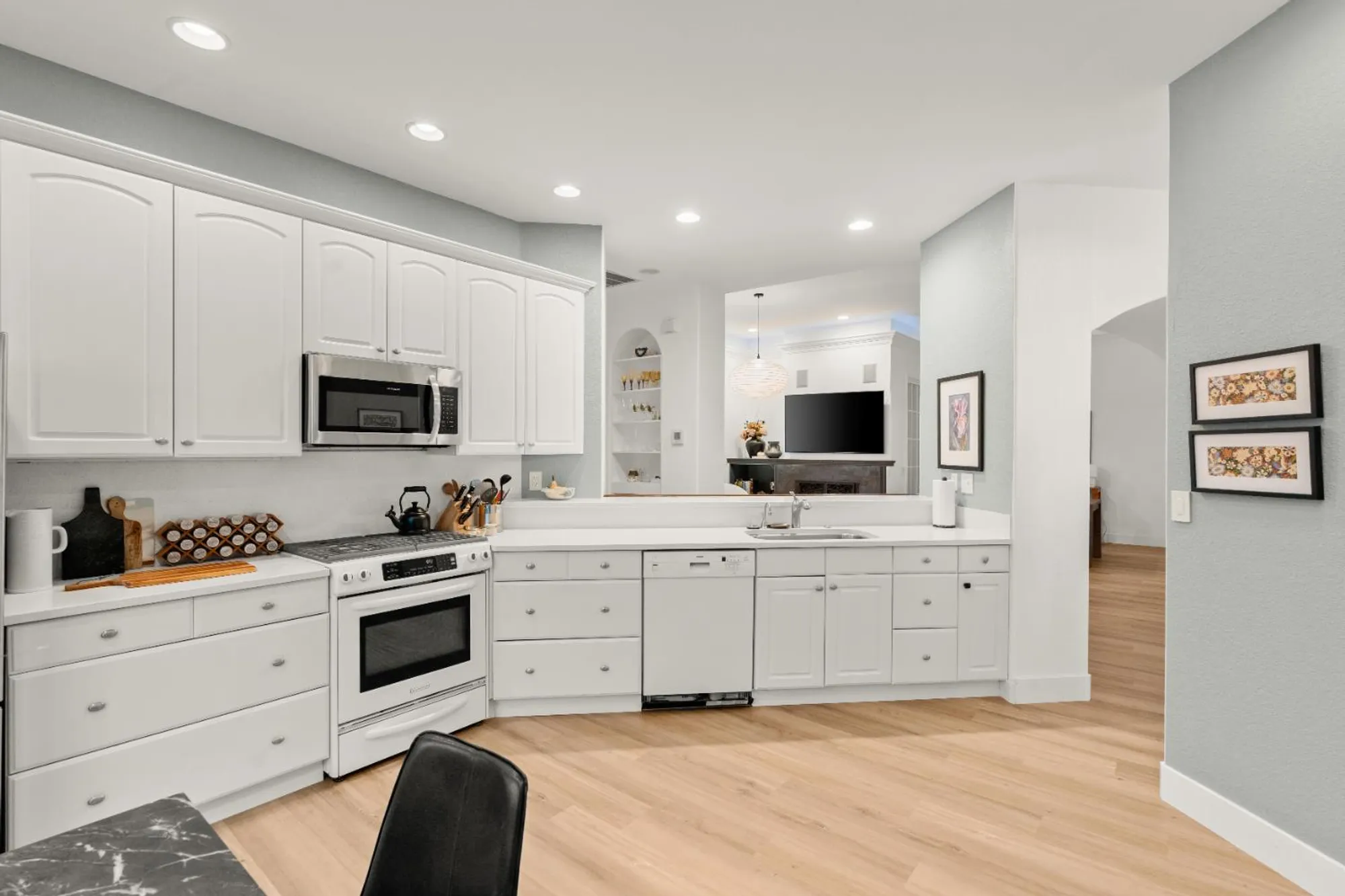 Property Slideshow image 30 of 55 | 7598 sunmore ln, Sacramento, CA, 95828