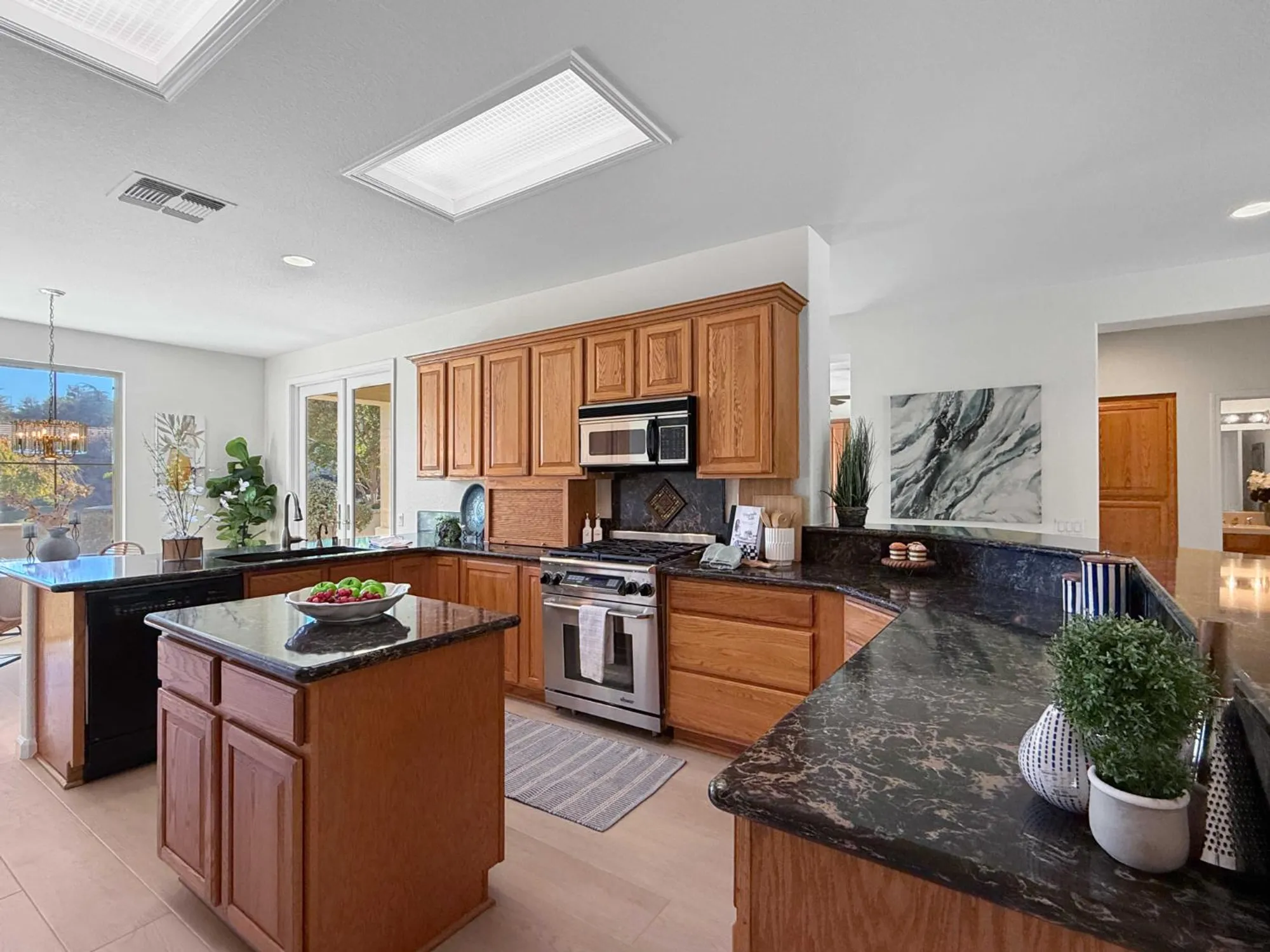 Property Slideshow image 16 of 41 | 892 bridalveil ln, Lincoln, CA, 95648