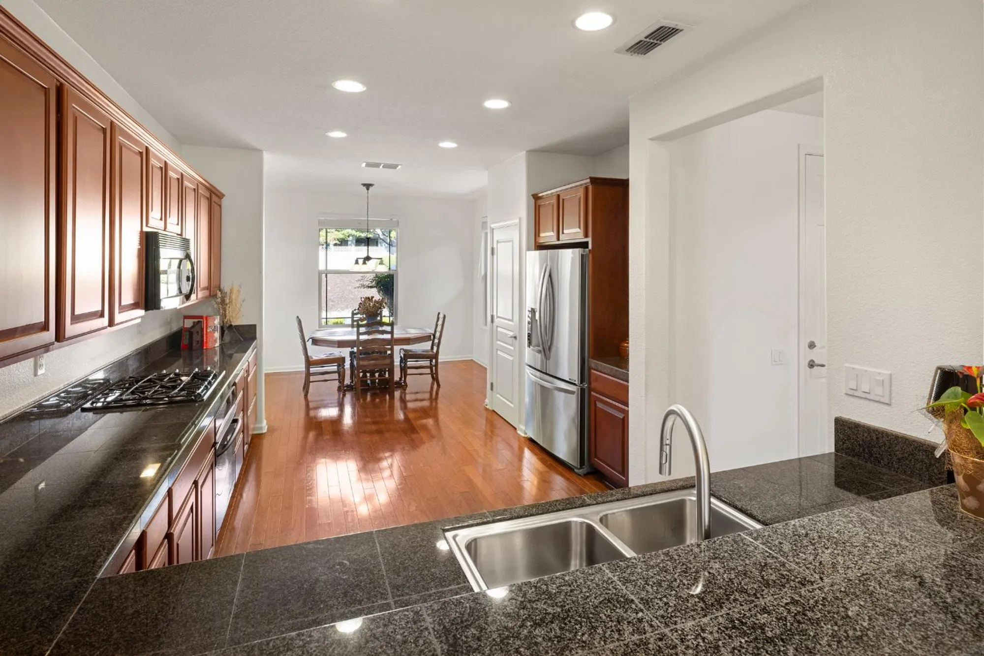 Property Slideshow image 15 of 41 | 3066 coopers hawk loop, Lincoln, CA, 95648