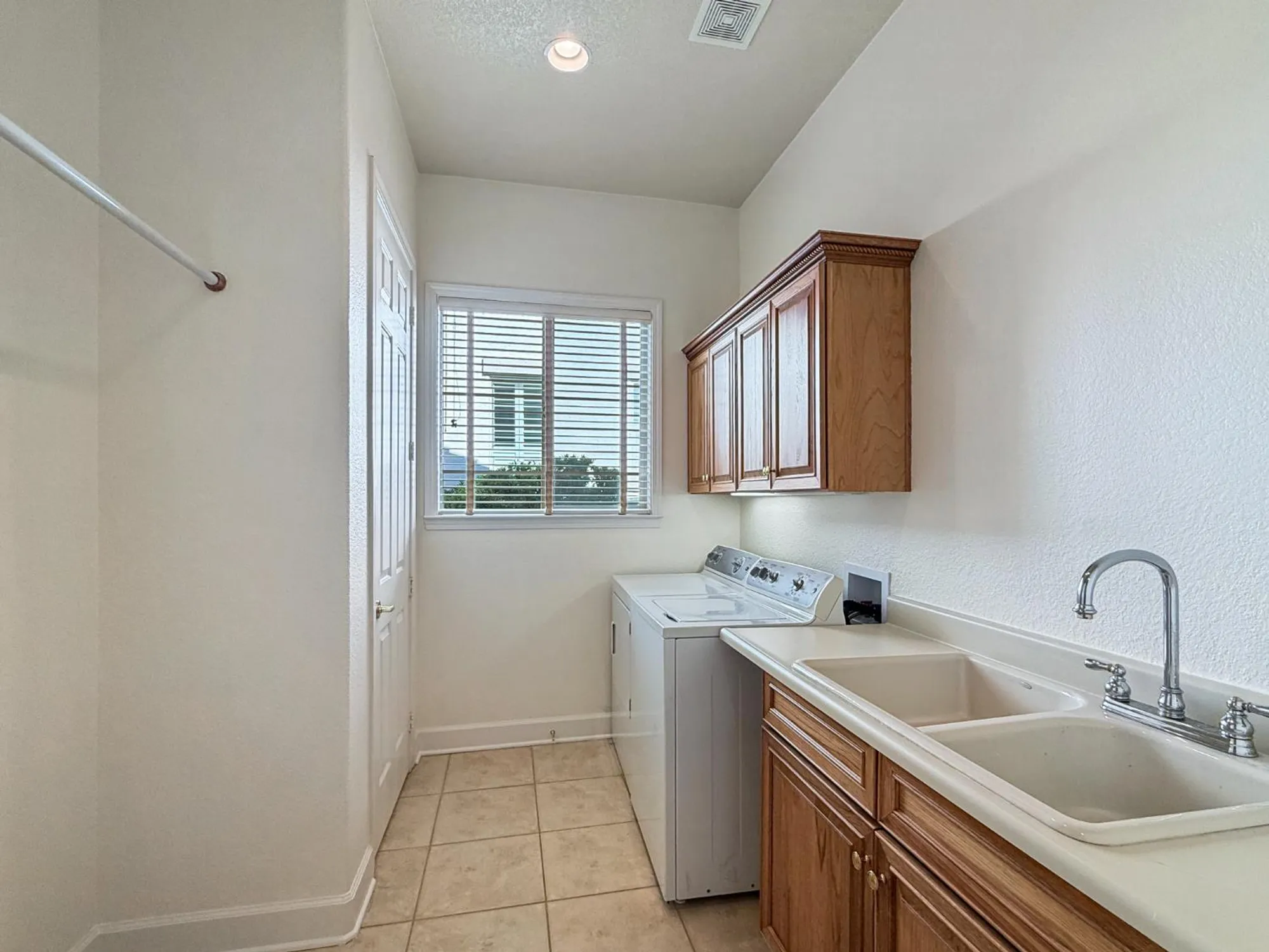 Property Slideshow image 22 of 43 | 1738 gingersnap ln, Lincoln, CA, 95648