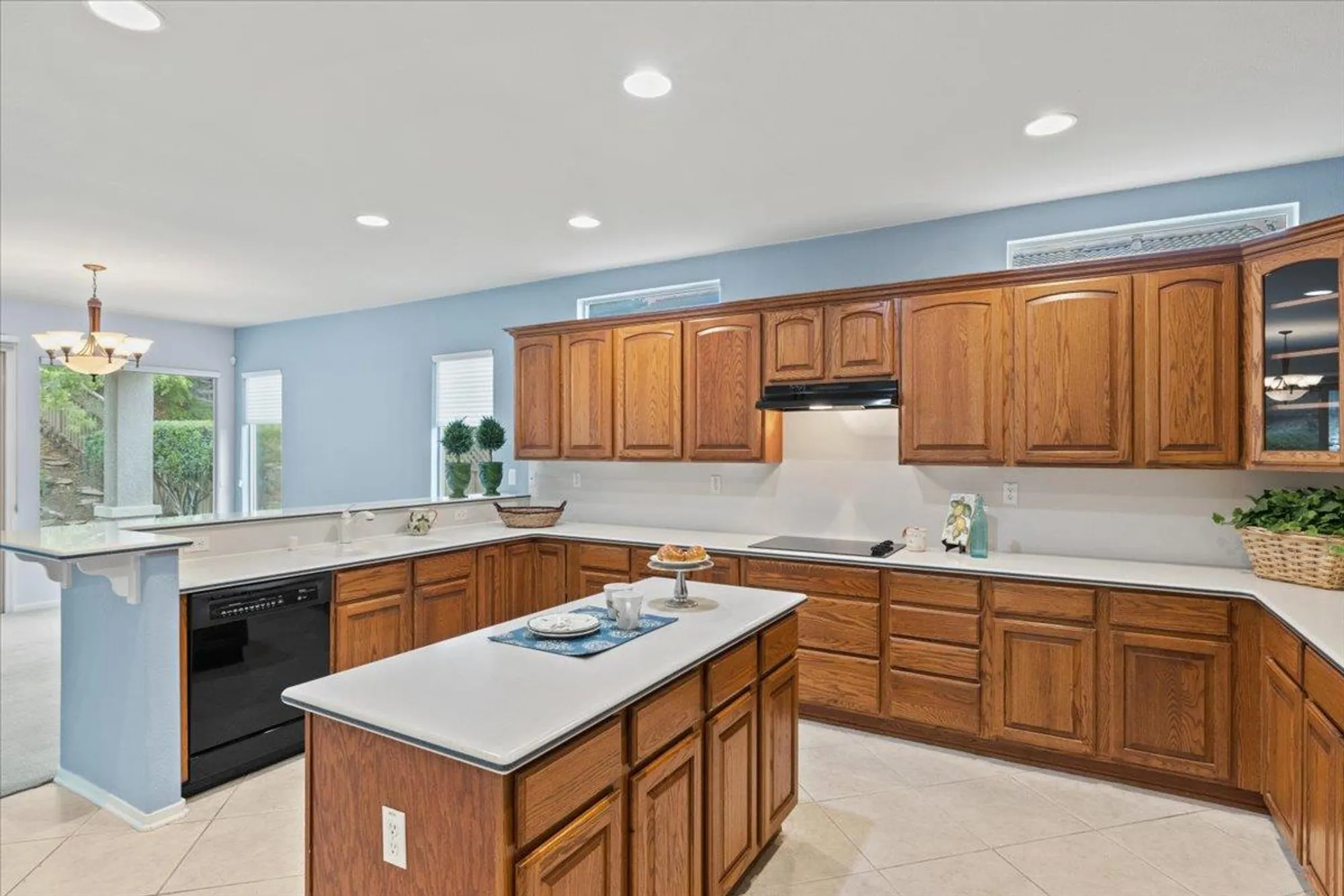 Property Slideshow image 14 of 31 | 851 rocky ridge ln, Lincoln, CA, 95648