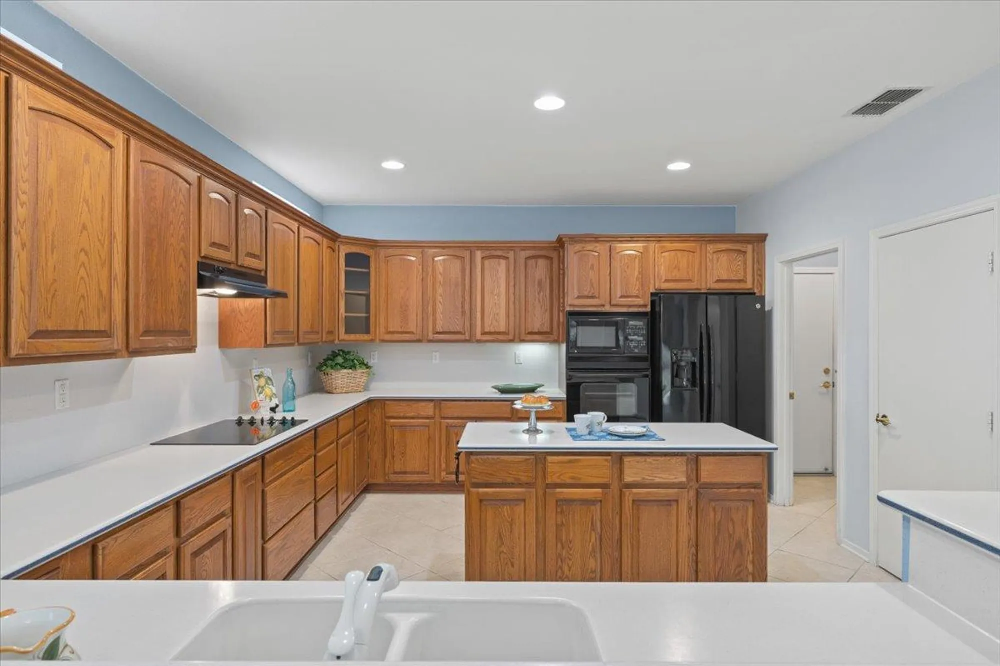 Property Slideshow image 12 of 31 | 851 rocky ridge ln, Lincoln, CA, 95648