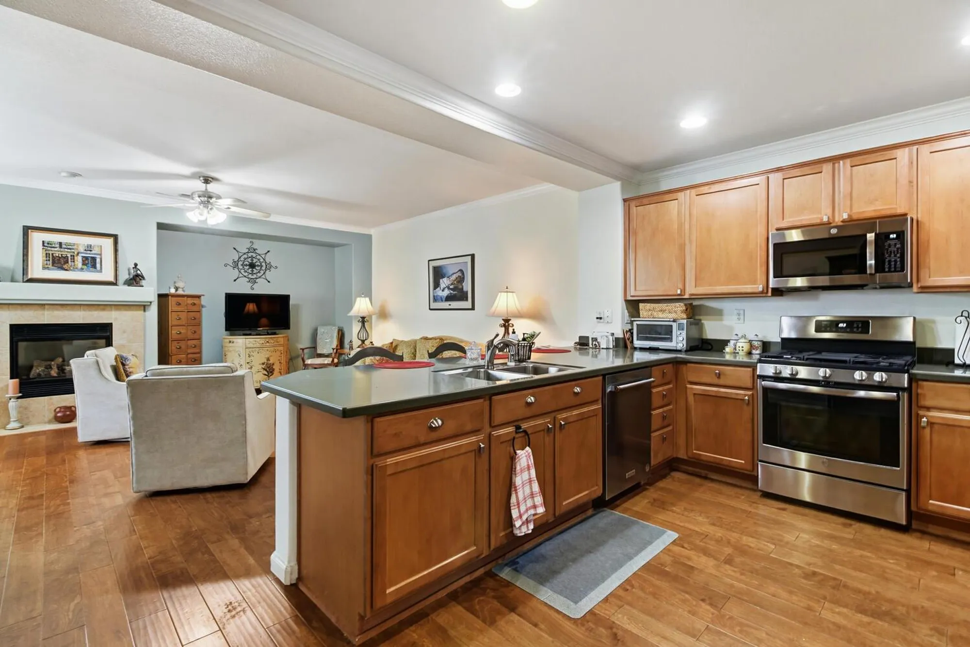 Property Slideshow image 17 of 38 | 2383 cotterdale aly, Sacramento, CA, 95835