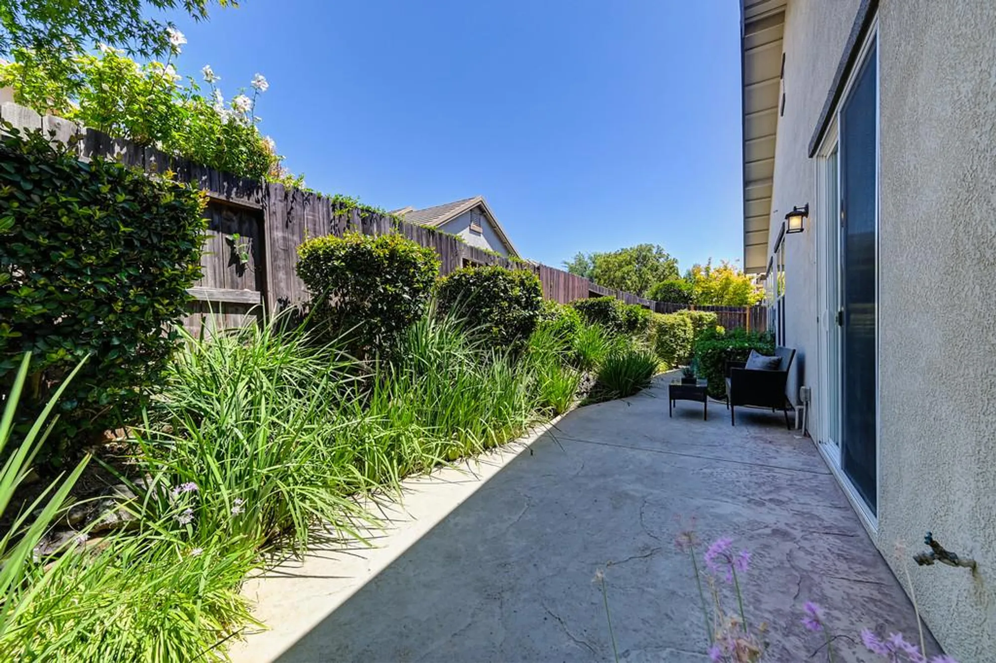 Property Slideshow image 16 of 43 | 2032 brixham dr, Roseville, CA, 95747
