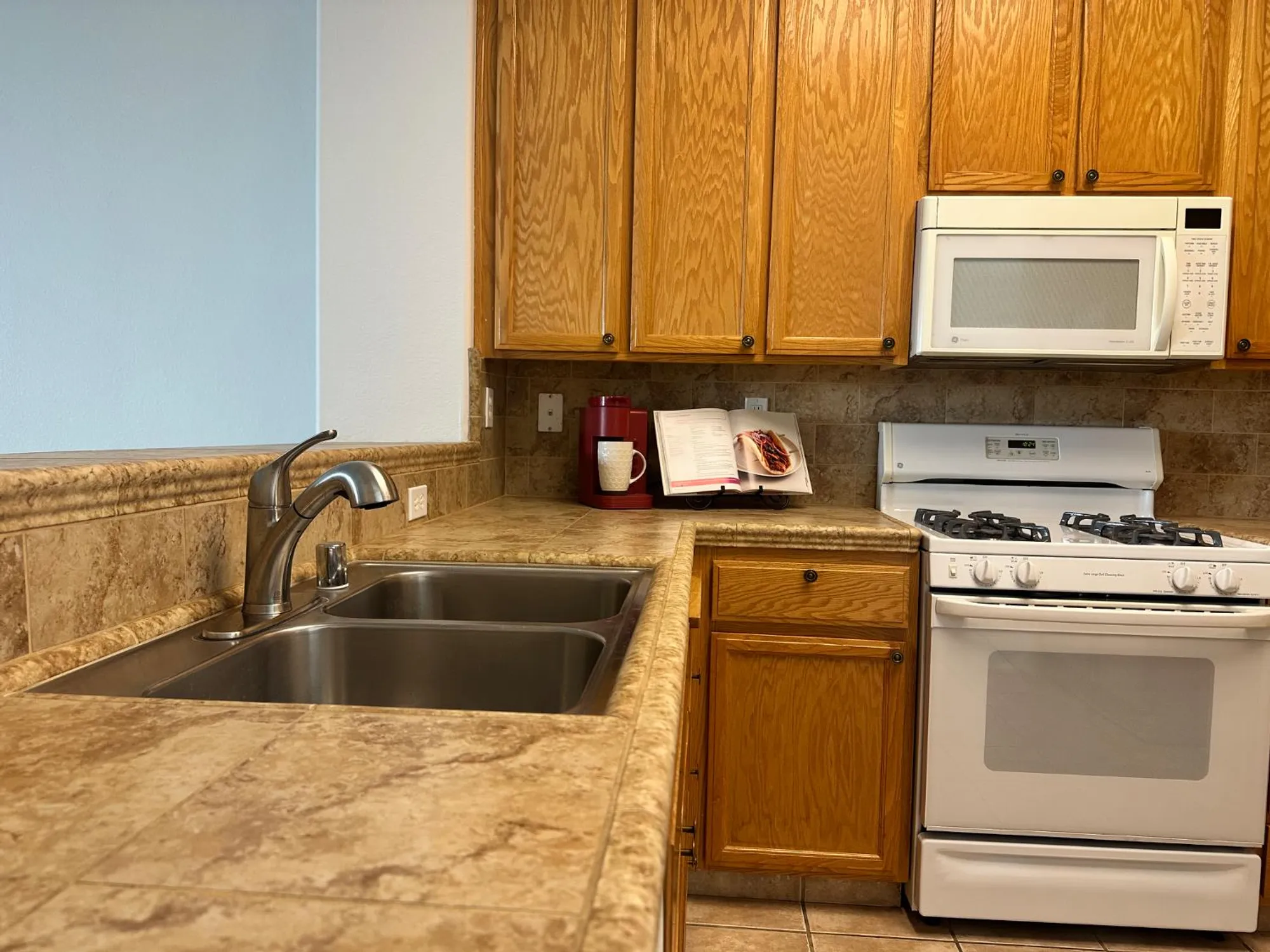 Property Slideshow image 6 of 32 | 9543 theresa cir, Stockton, CA, 95209