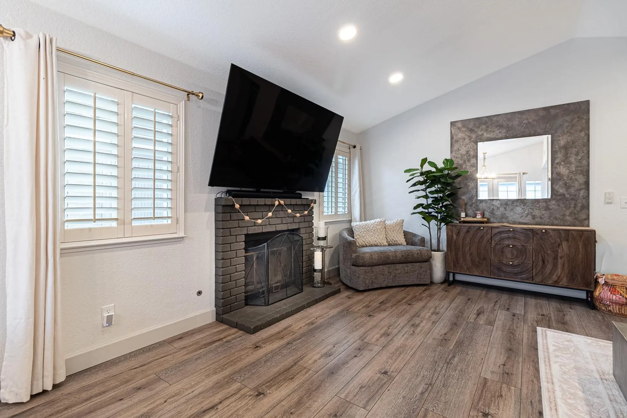 Property Slideshow image 14 of 30 | 2349 denbigh dr, Modesto, CA, 95356