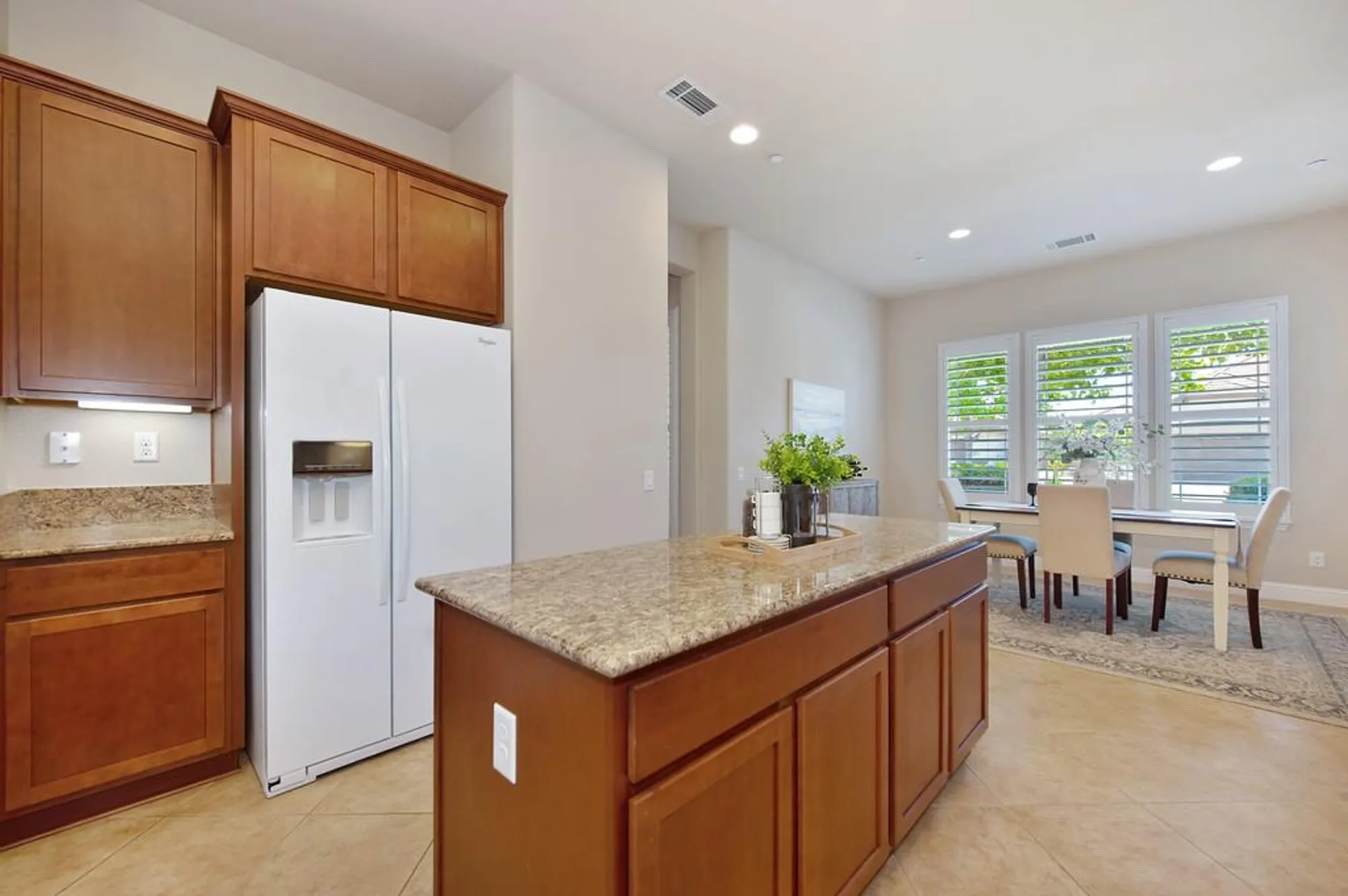 Property Slideshow image 11 of 43 | 2032 brixham dr, Roseville, CA, 95747